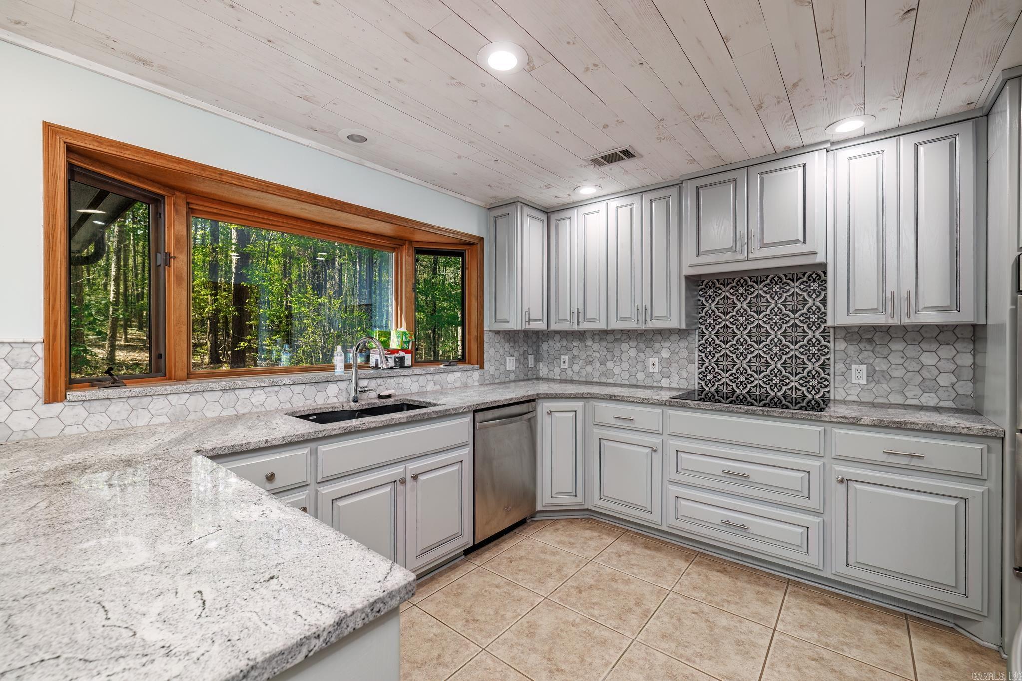 21  Constantina  Hot Springs Village, AR