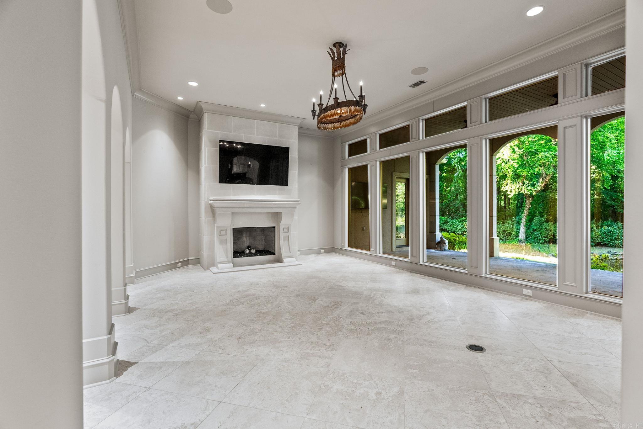 21  La Scala Court  Little Rock, AR