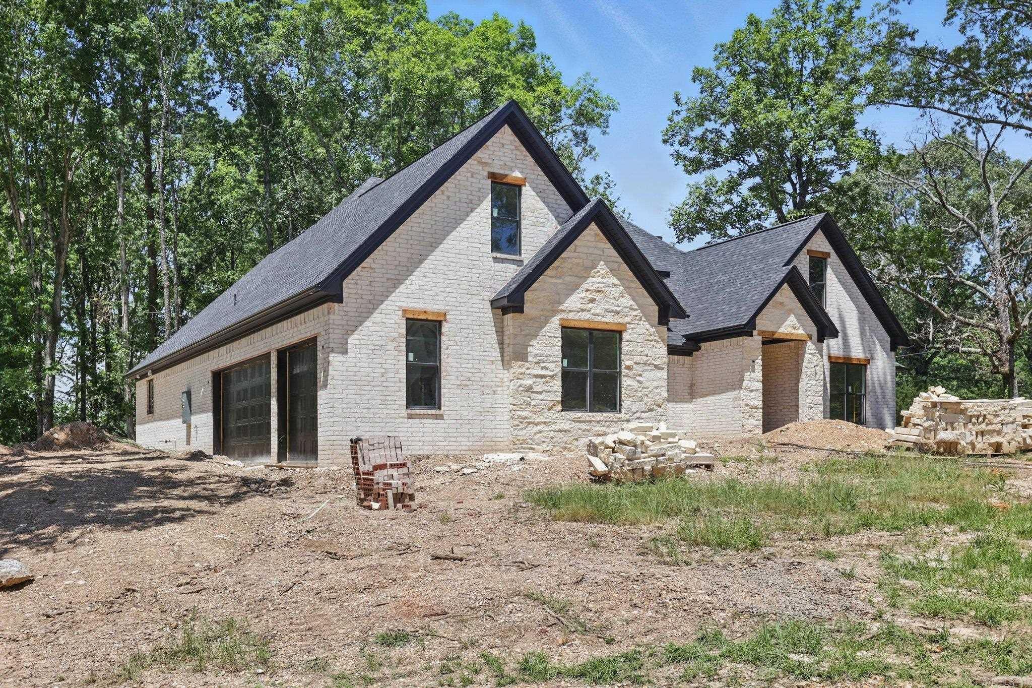 301  Abrielle  Benton, AR