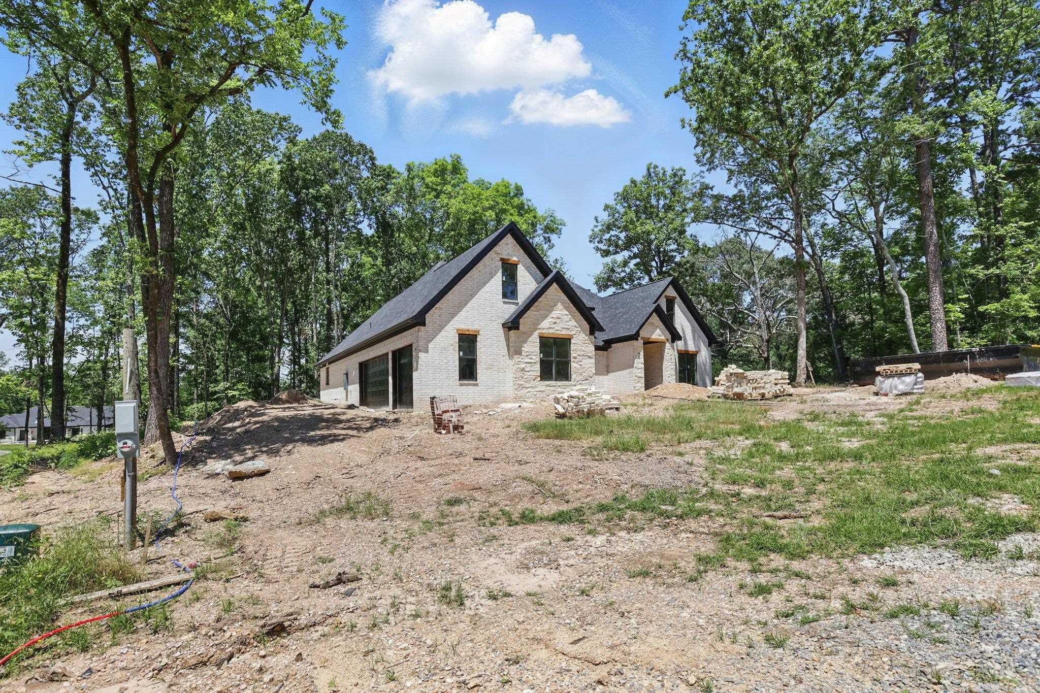 301  Abrielle  Benton, AR