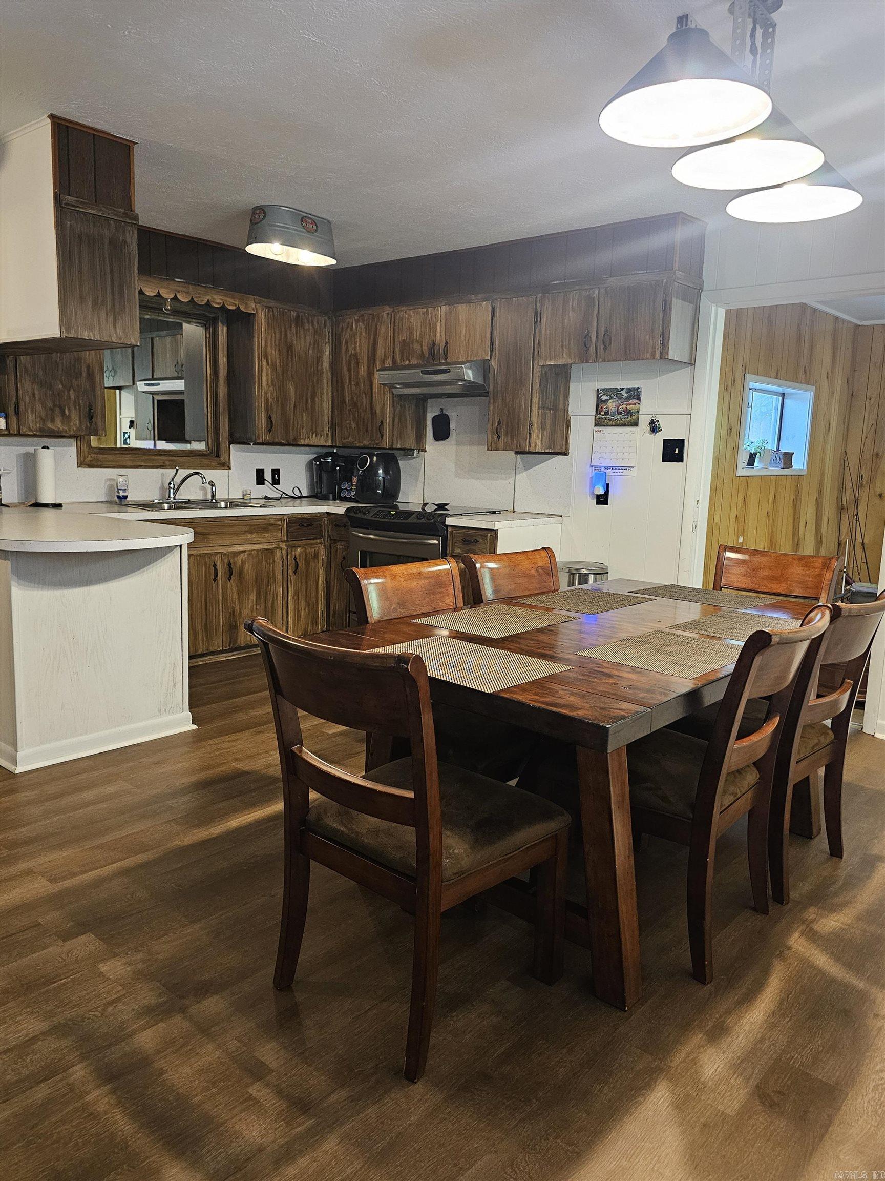 189  Pine St.  Clinton, AR
