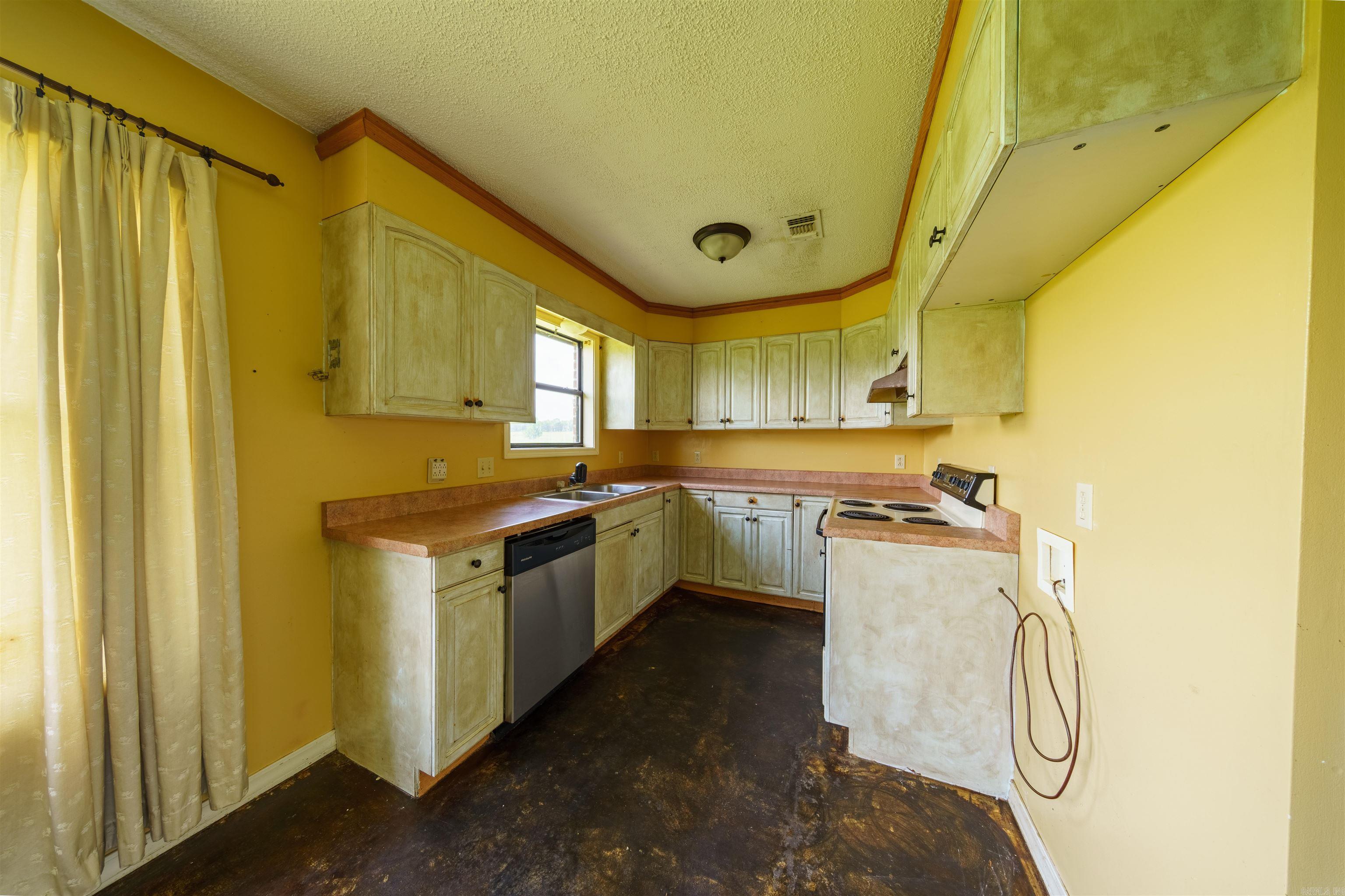 1237  AR Hwy 354  Ash Flat, AR