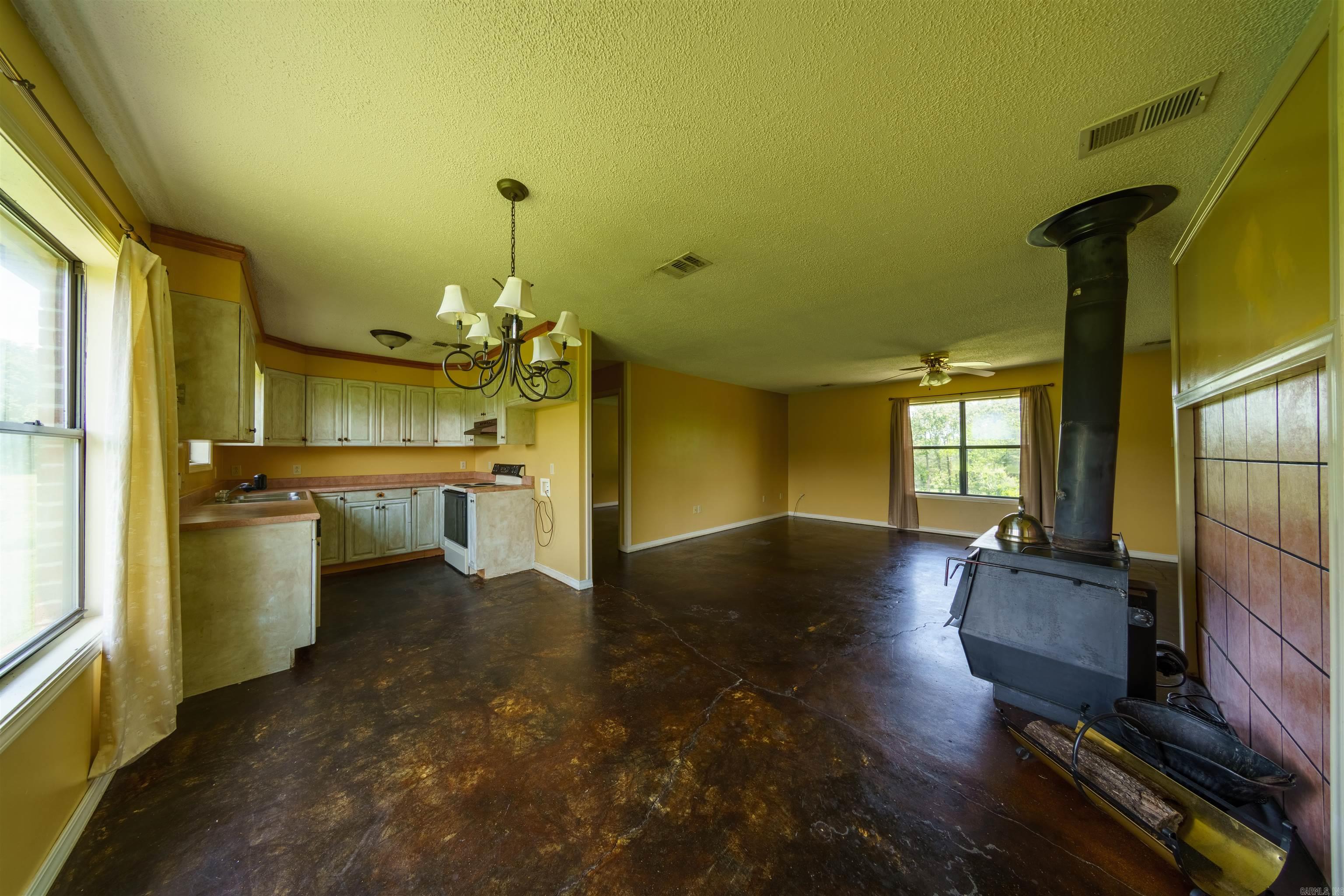 1237  AR Hwy 354  Ash Flat, AR