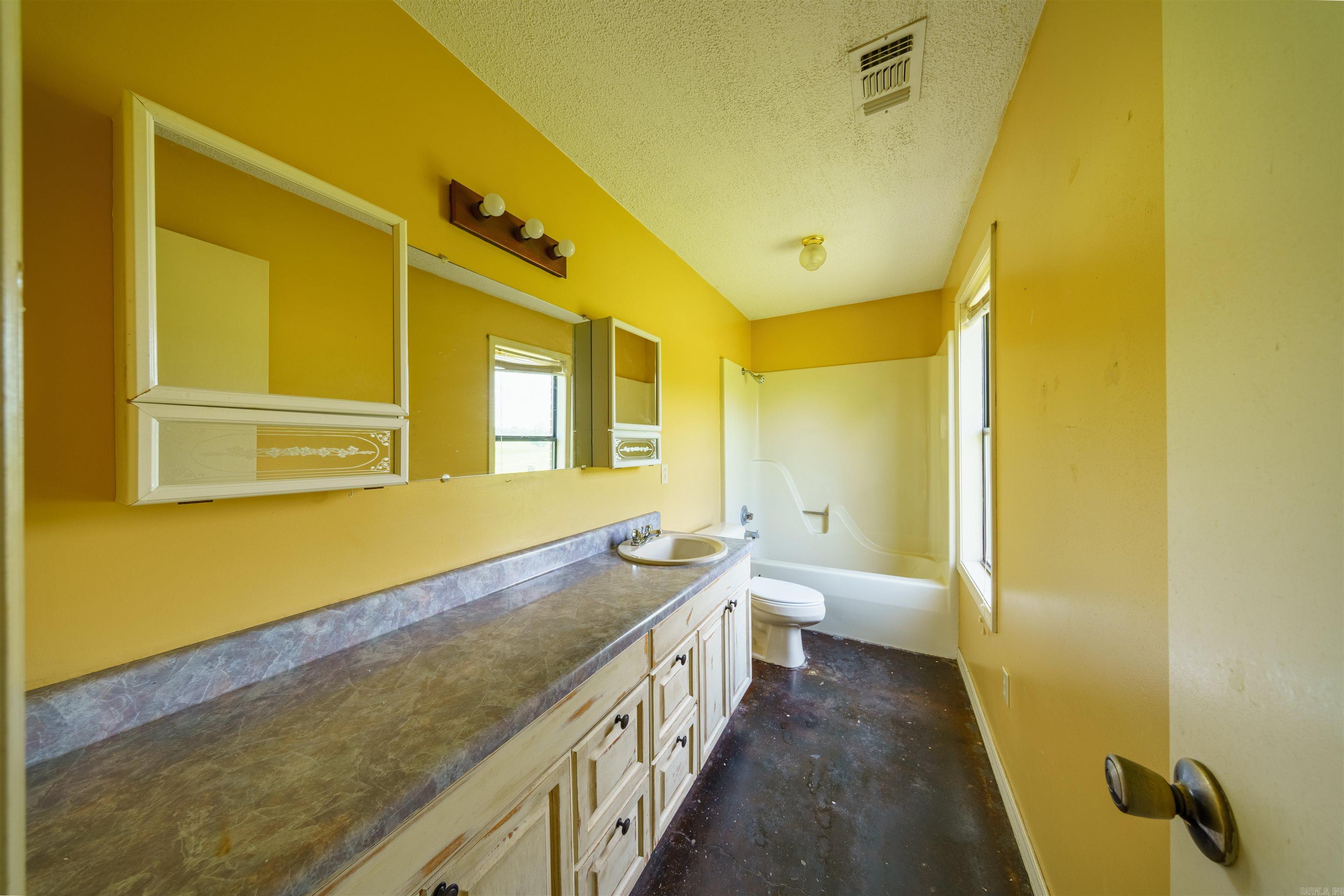 1237  AR Hwy 354  Ash Flat, AR