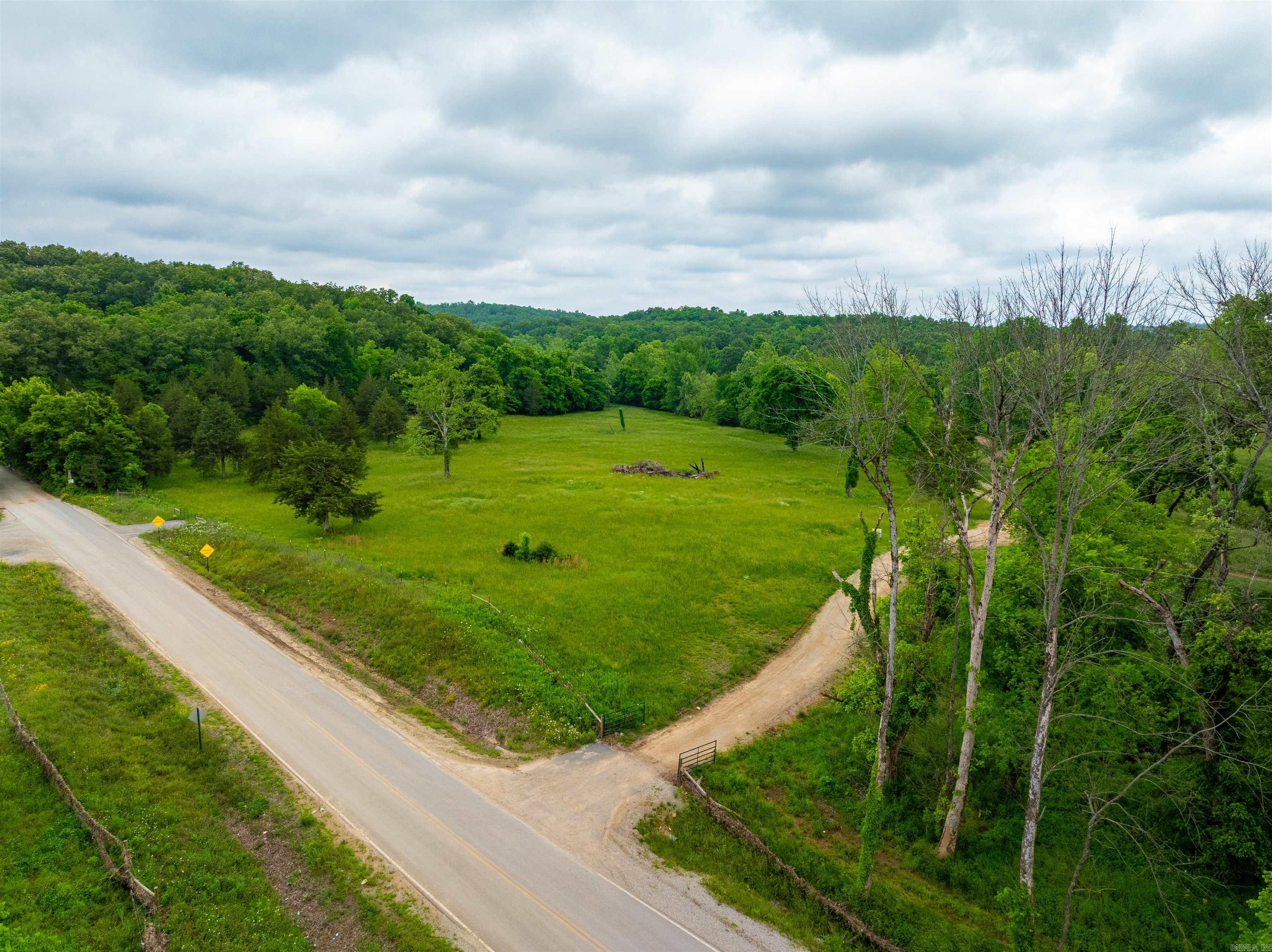169  Spring Ave  Hardy, AR