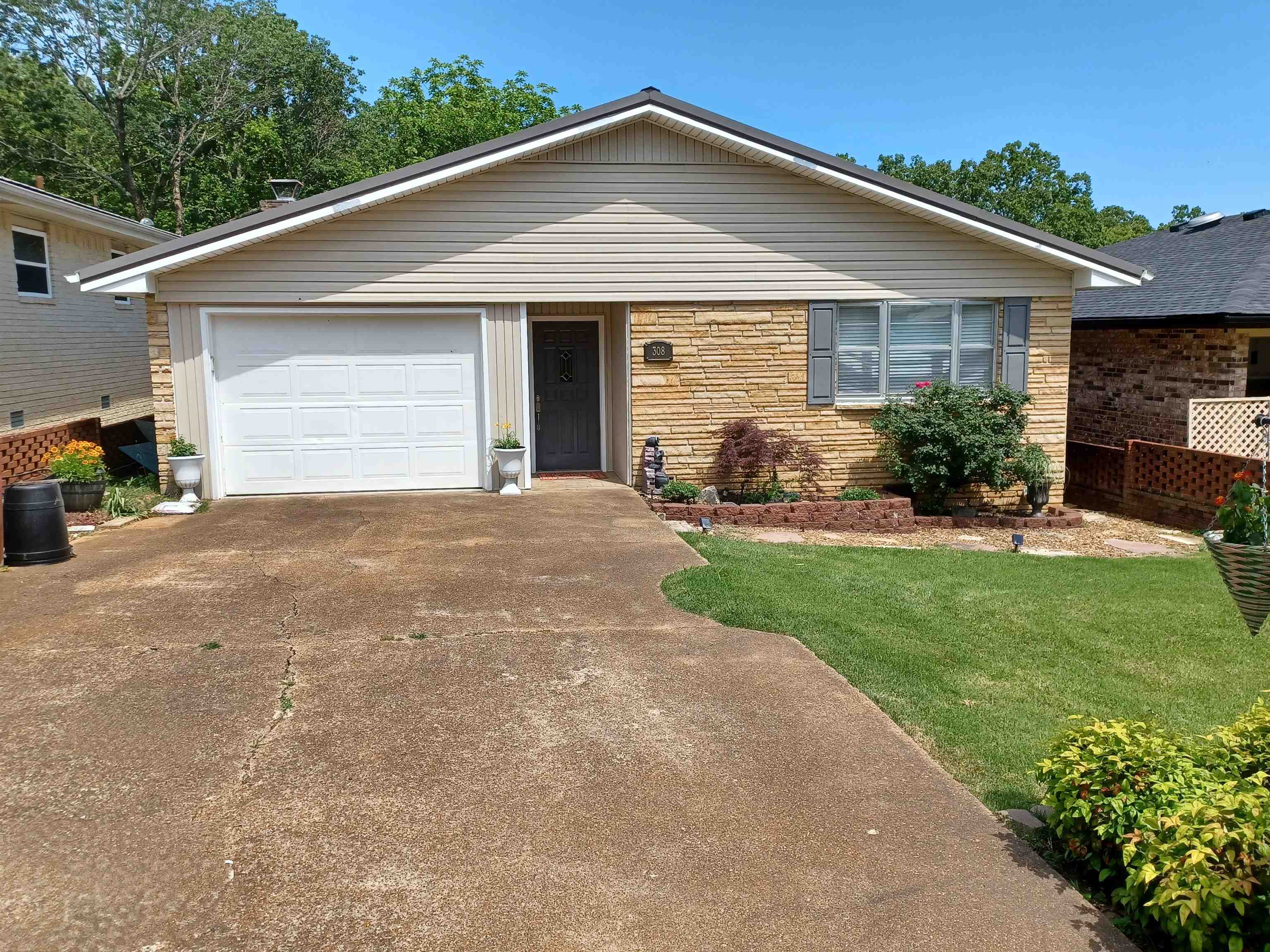 308  Parliament  Horseshoe Bend, AR