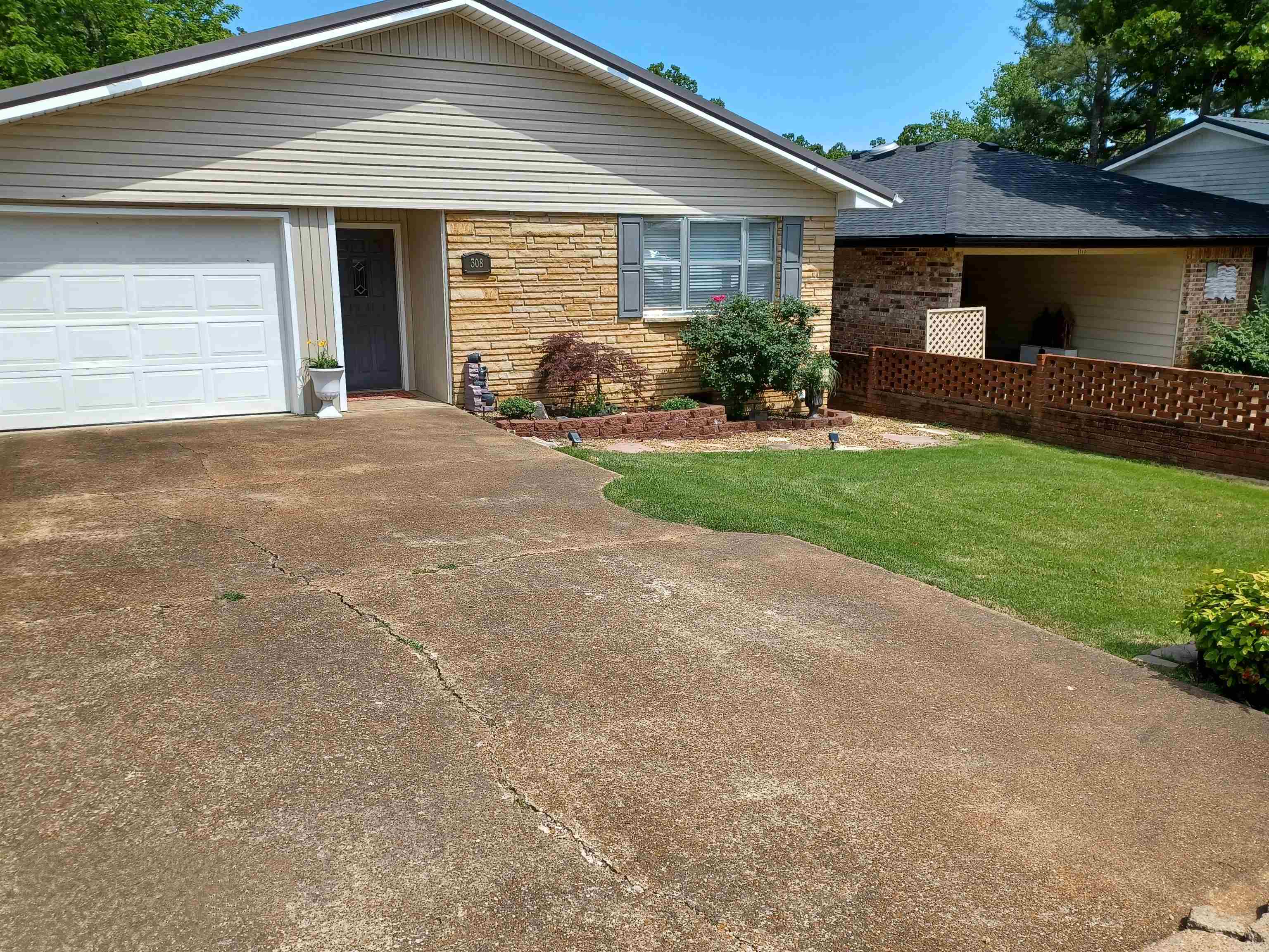 308  Parliament  Horseshoe Bend, AR