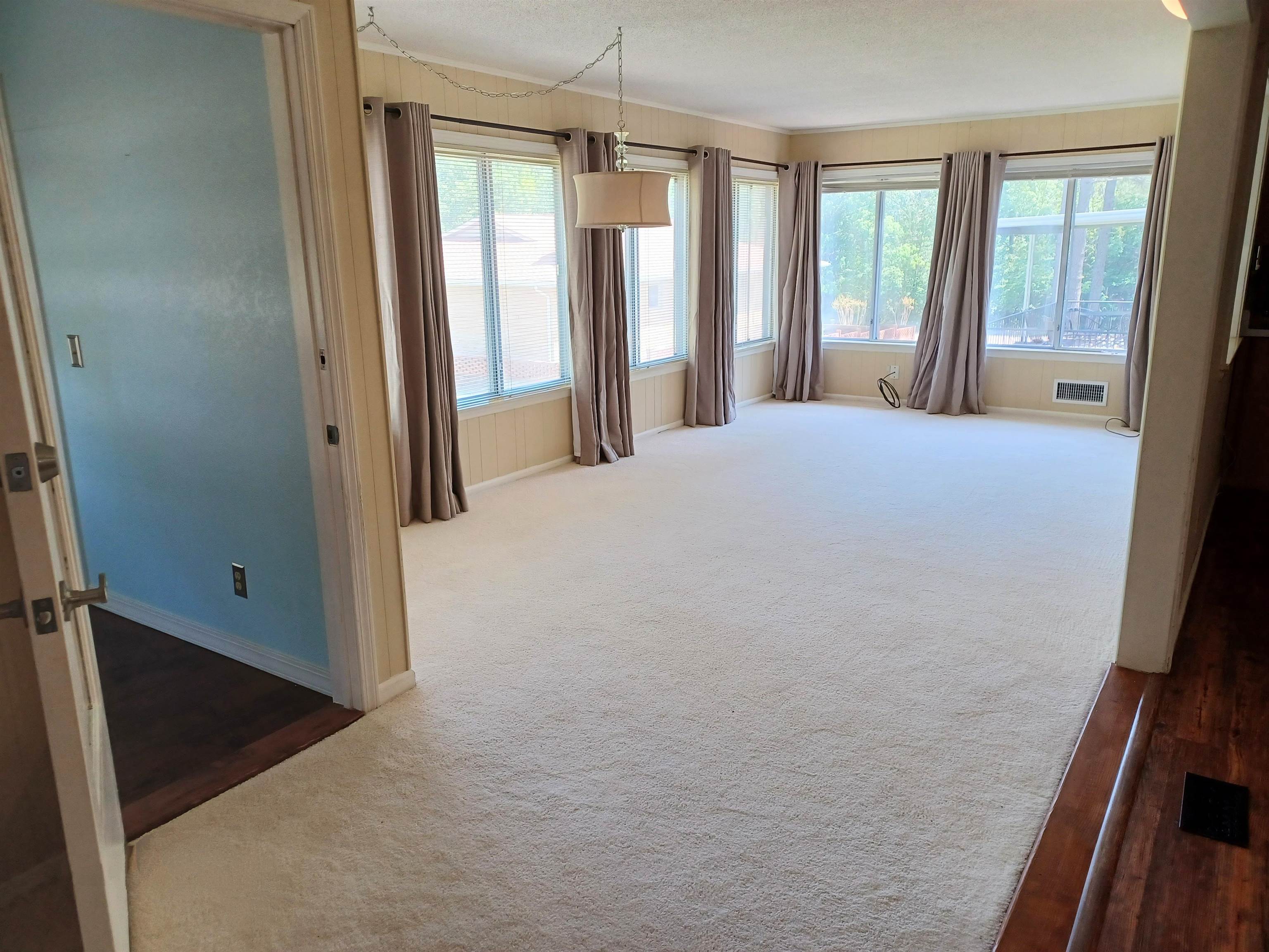 308  Parliament  Horseshoe Bend, AR