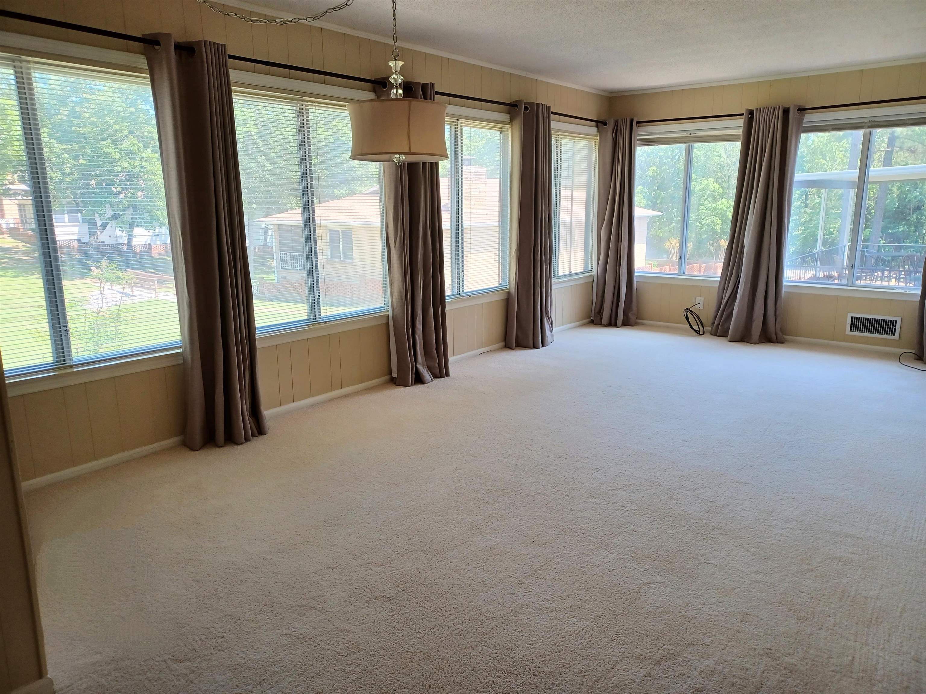 308  Parliament  Horseshoe Bend, AR