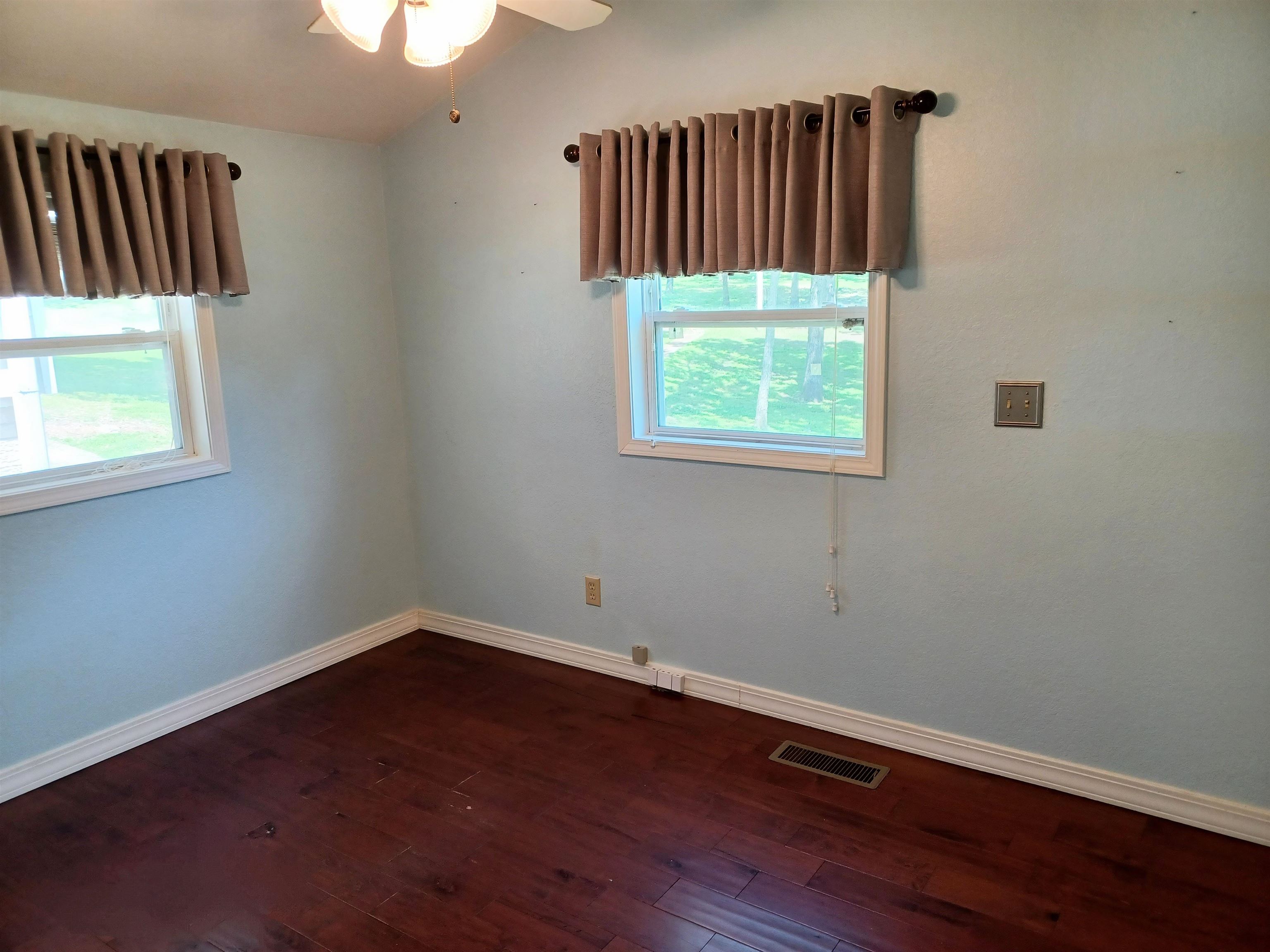 308  Parliament  Horseshoe Bend, AR