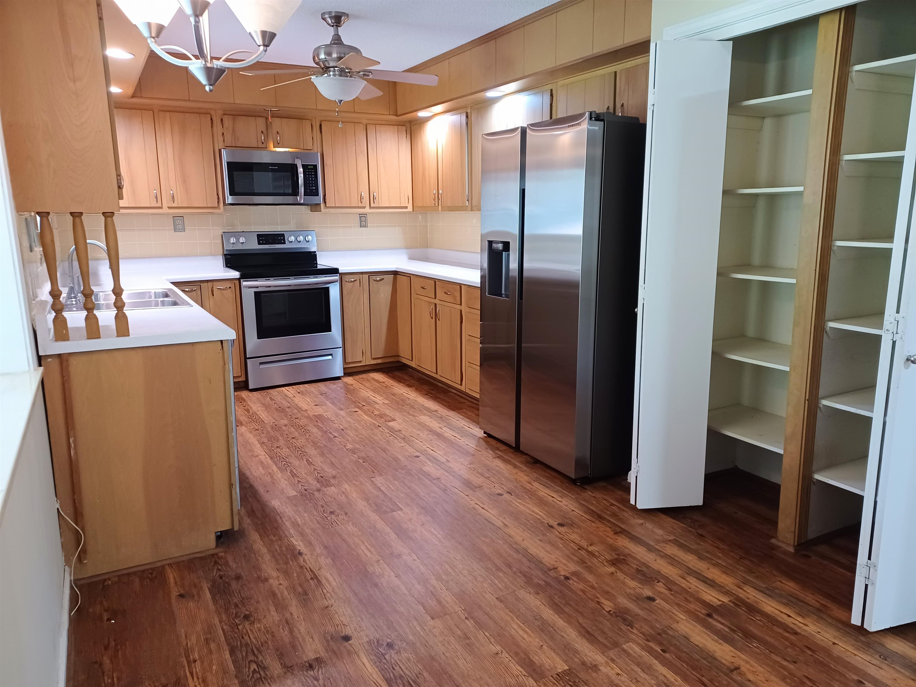 308  Parliament  Horseshoe Bend, AR
