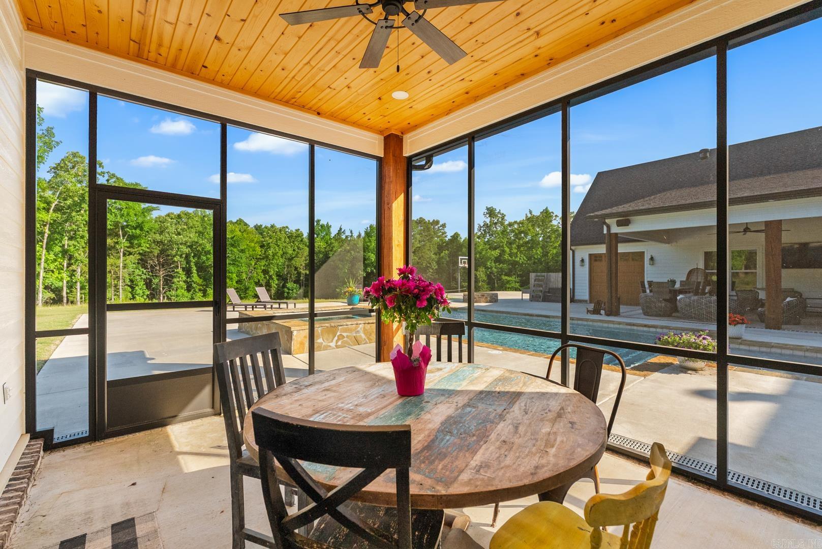 2995  Cresthaven  Conway, AR