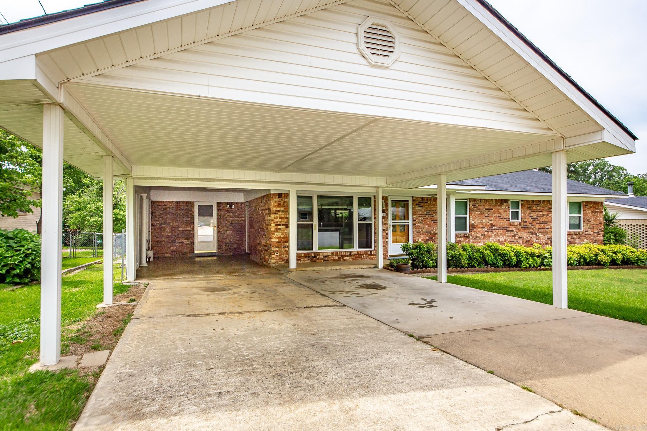 111  Camellia  Hot Springs, AR