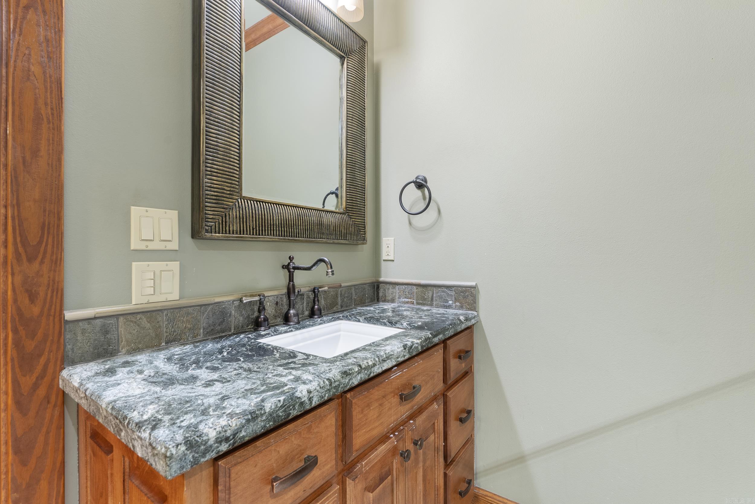261  Peninsula  Hot Springs, AR