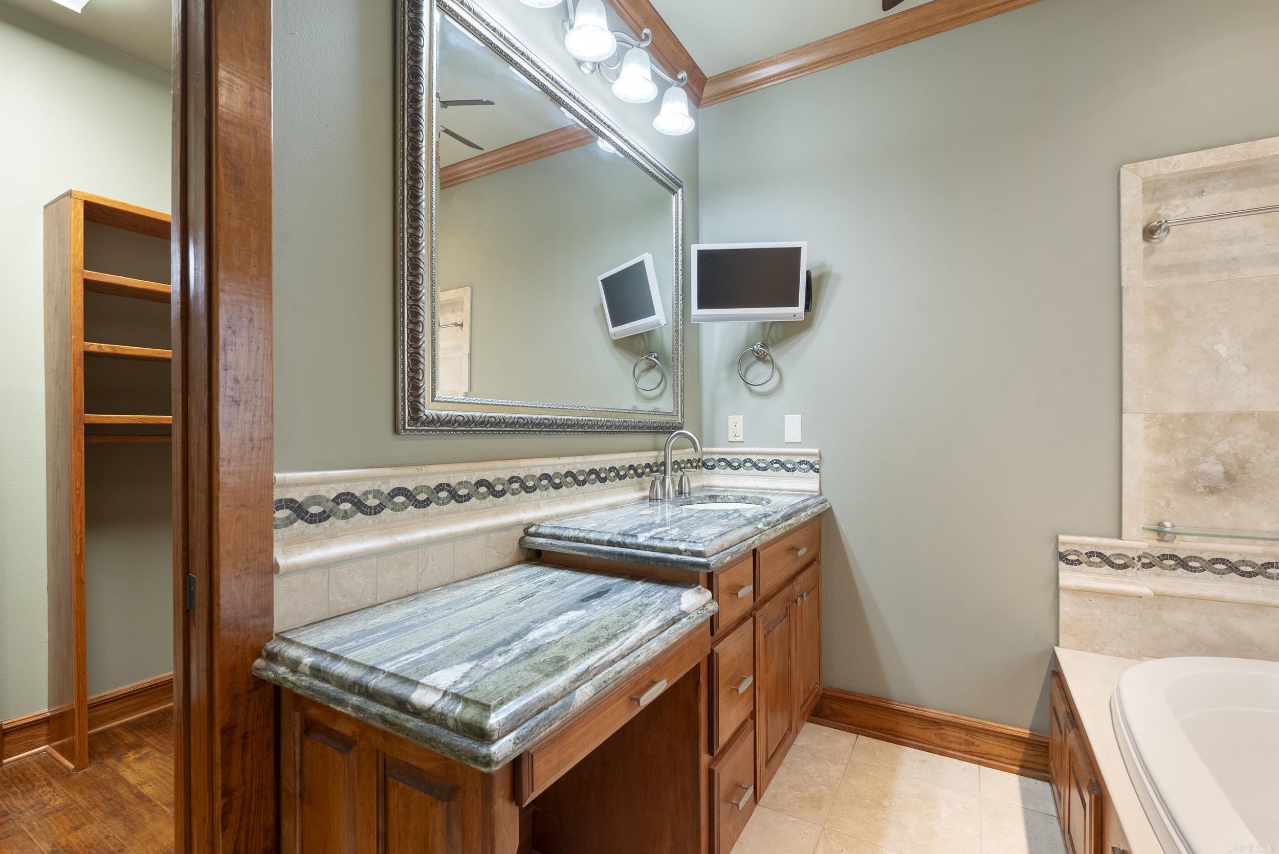 261  Peninsula  Hot Springs, AR