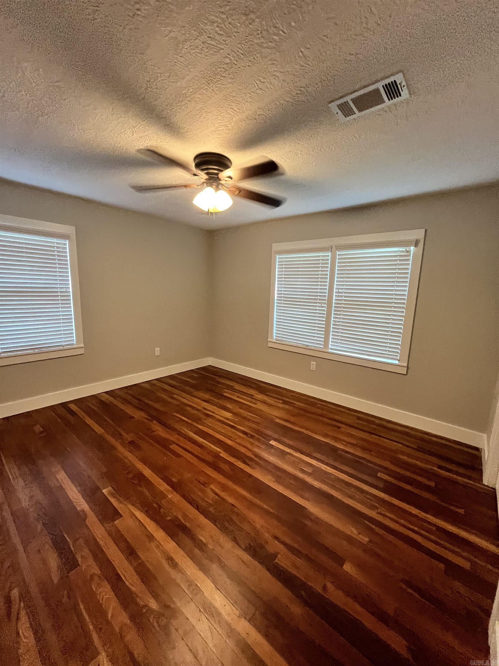 8815  White  Cord, AR
