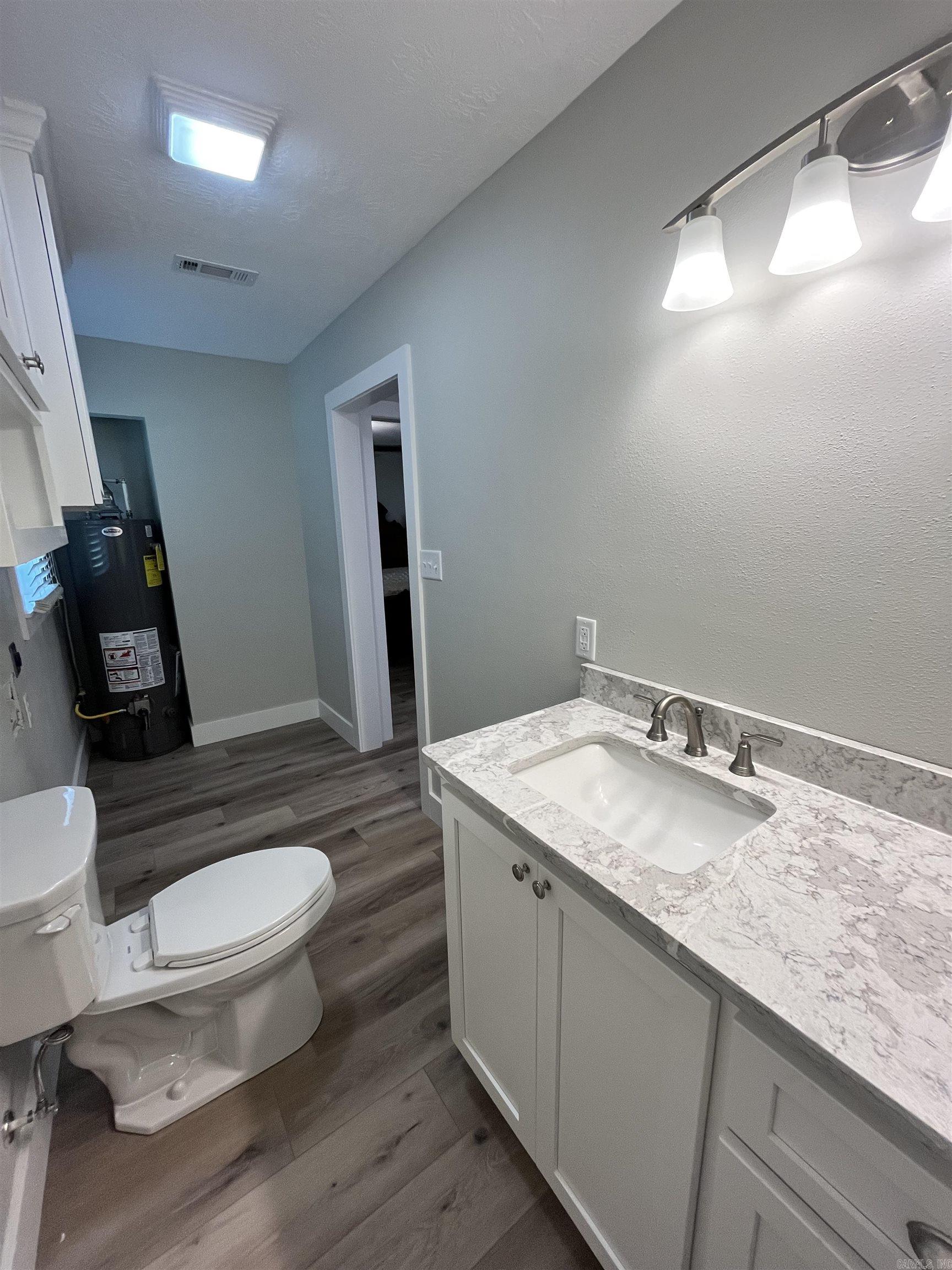 8815  White  Cord, AR