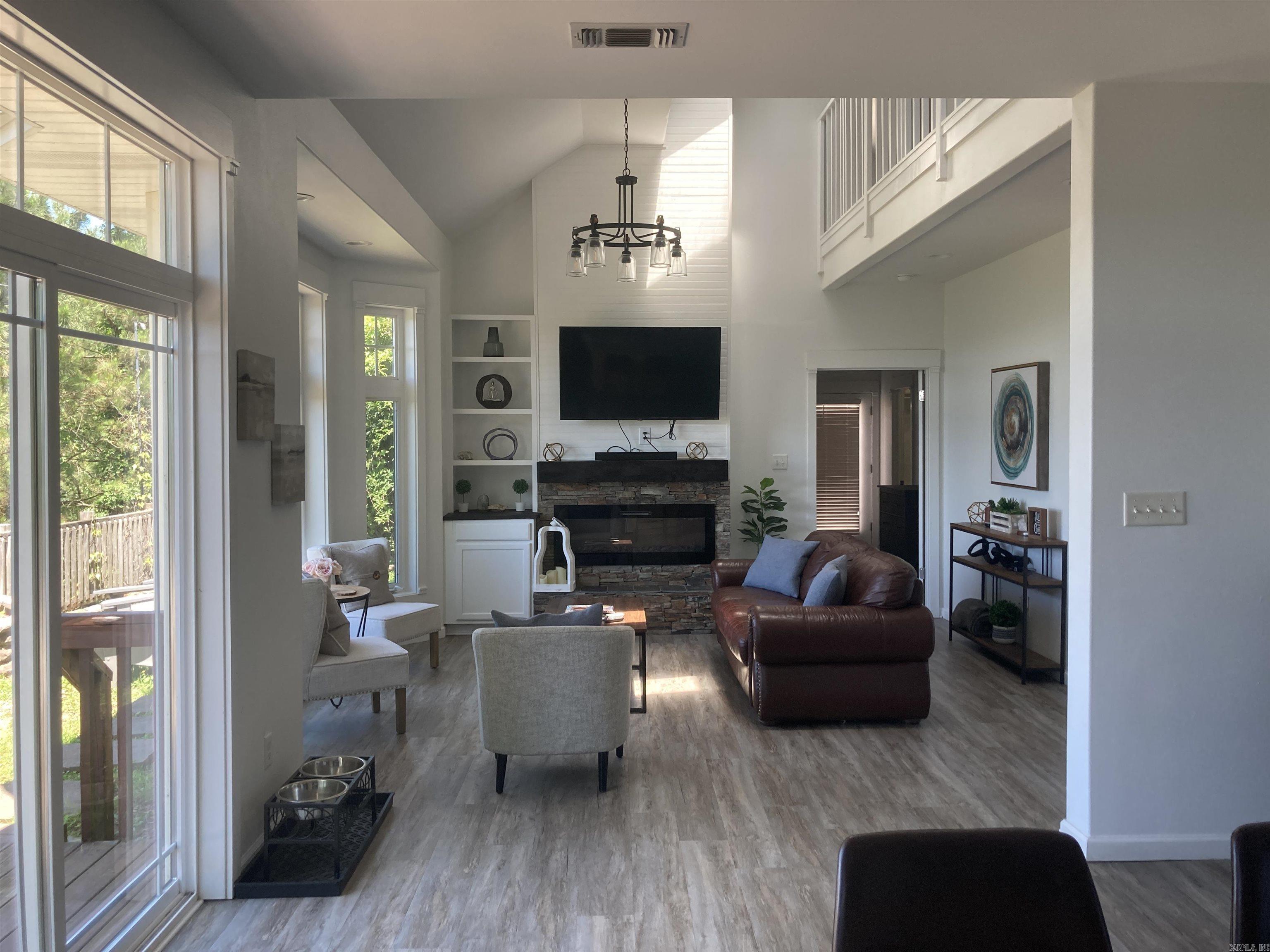 157 E Hawkview  Royal, AR