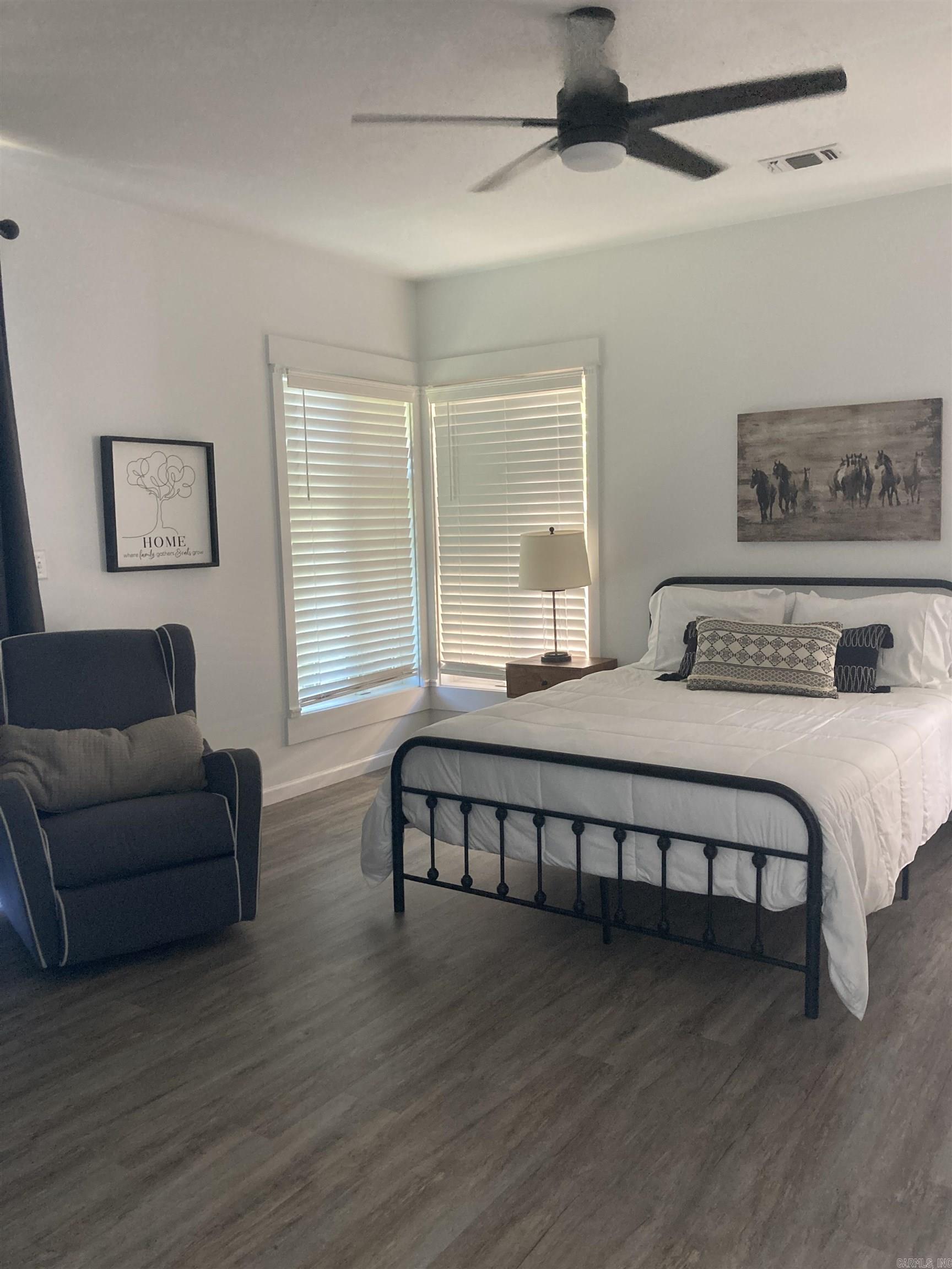 157 E Hawkview  Royal, AR