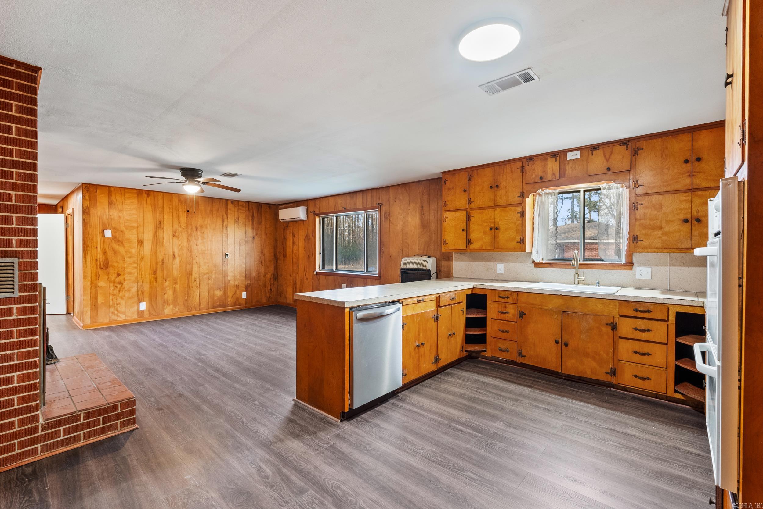 1127 E Highway 64  Bald Knob, AR