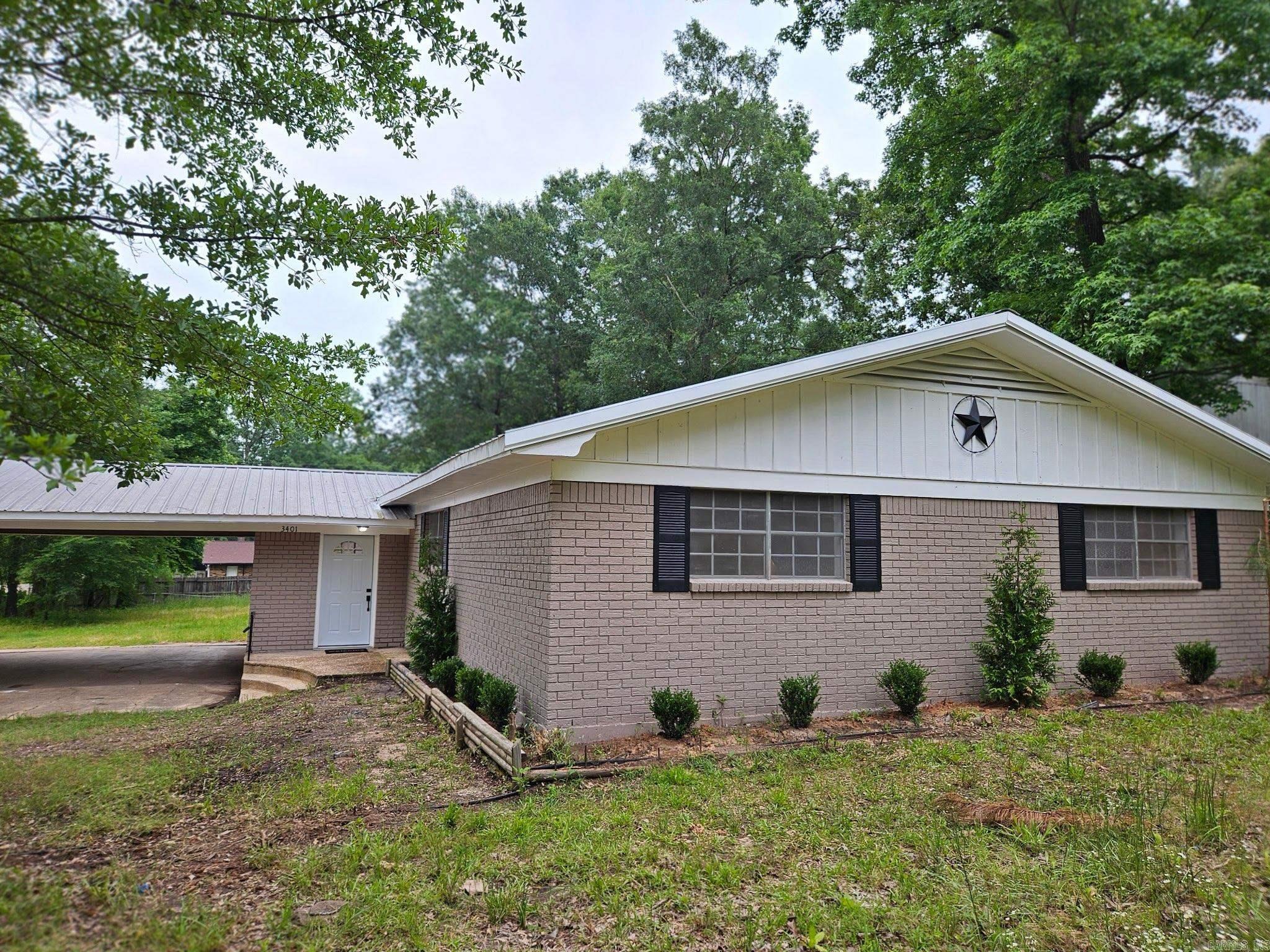 3401  Cooper LN  Texarkana, TX