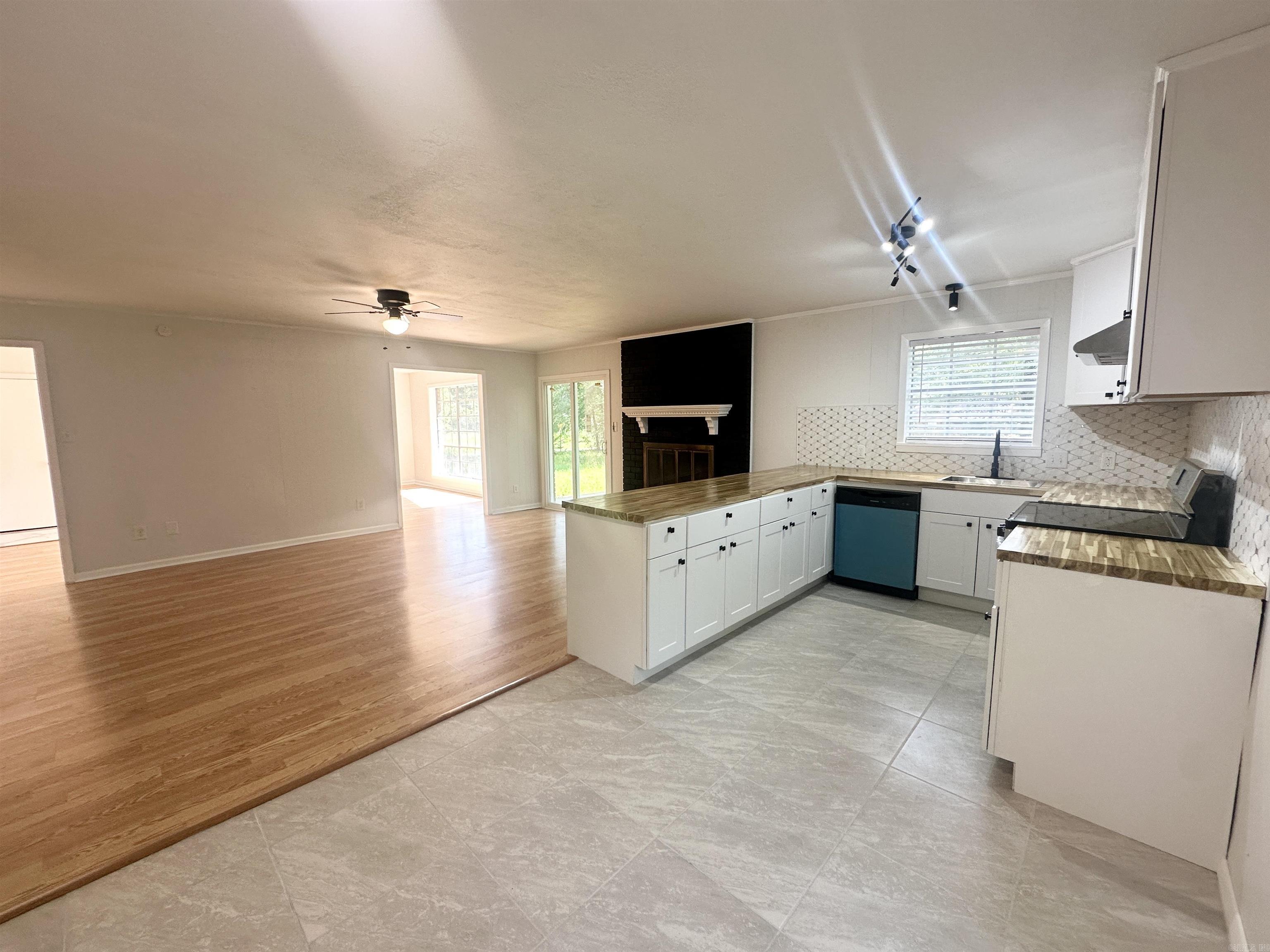 3401  Cooper LN  Texarkana, TX