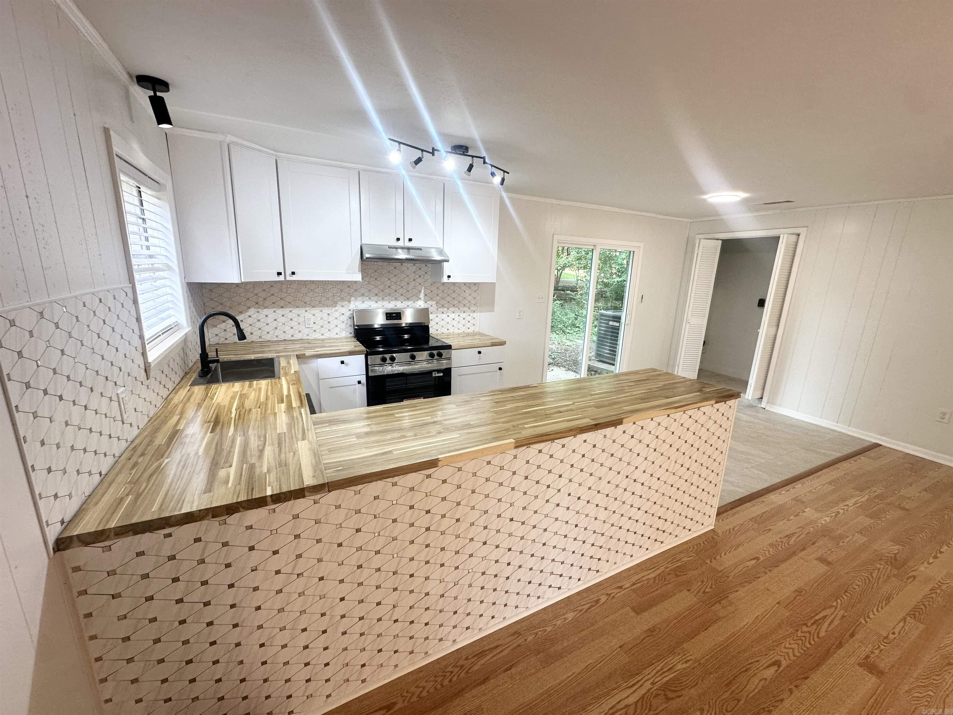 3401  Cooper LN  Texarkana, TX