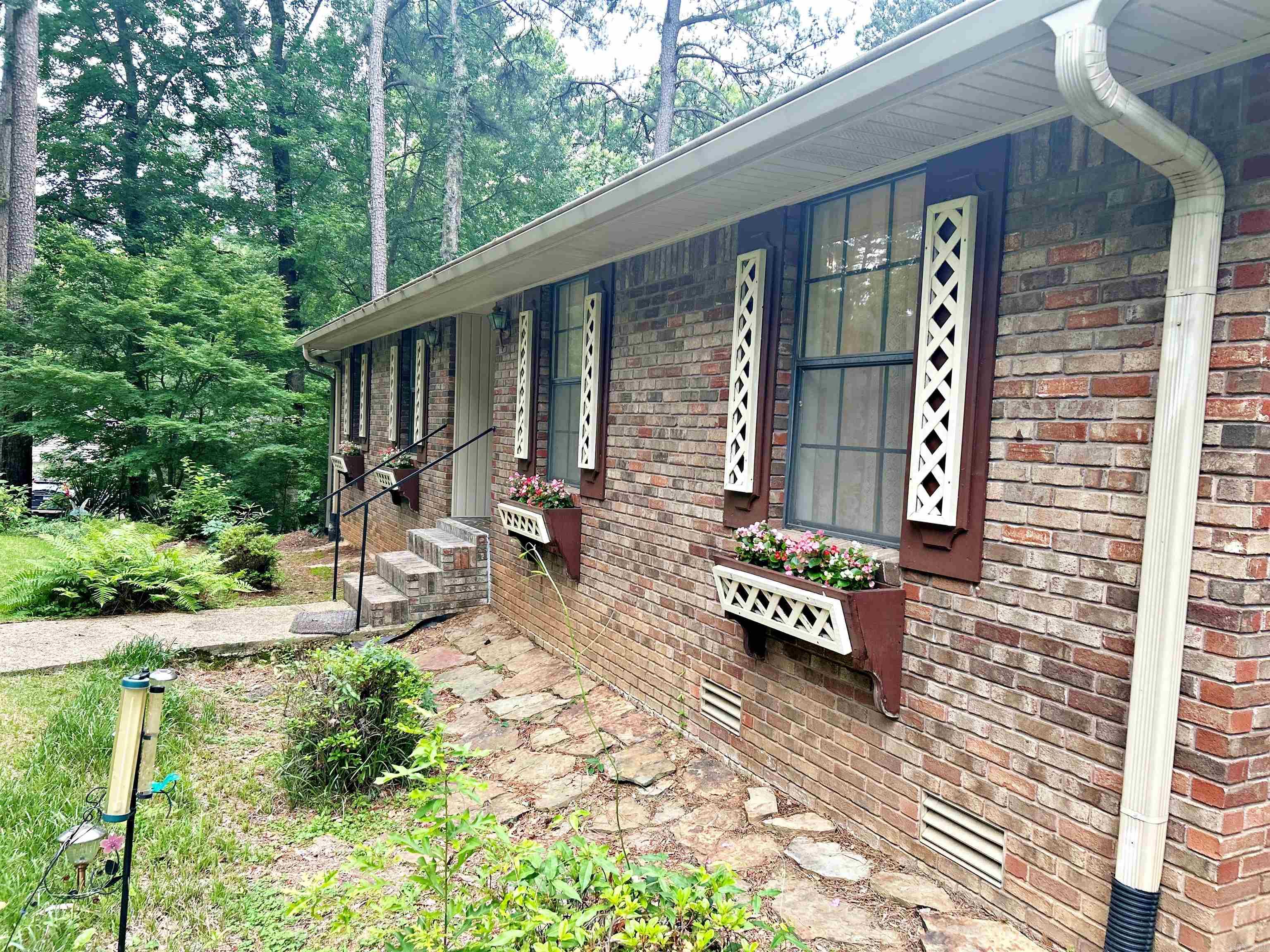 10  Ivy  Arkadelphia, AR