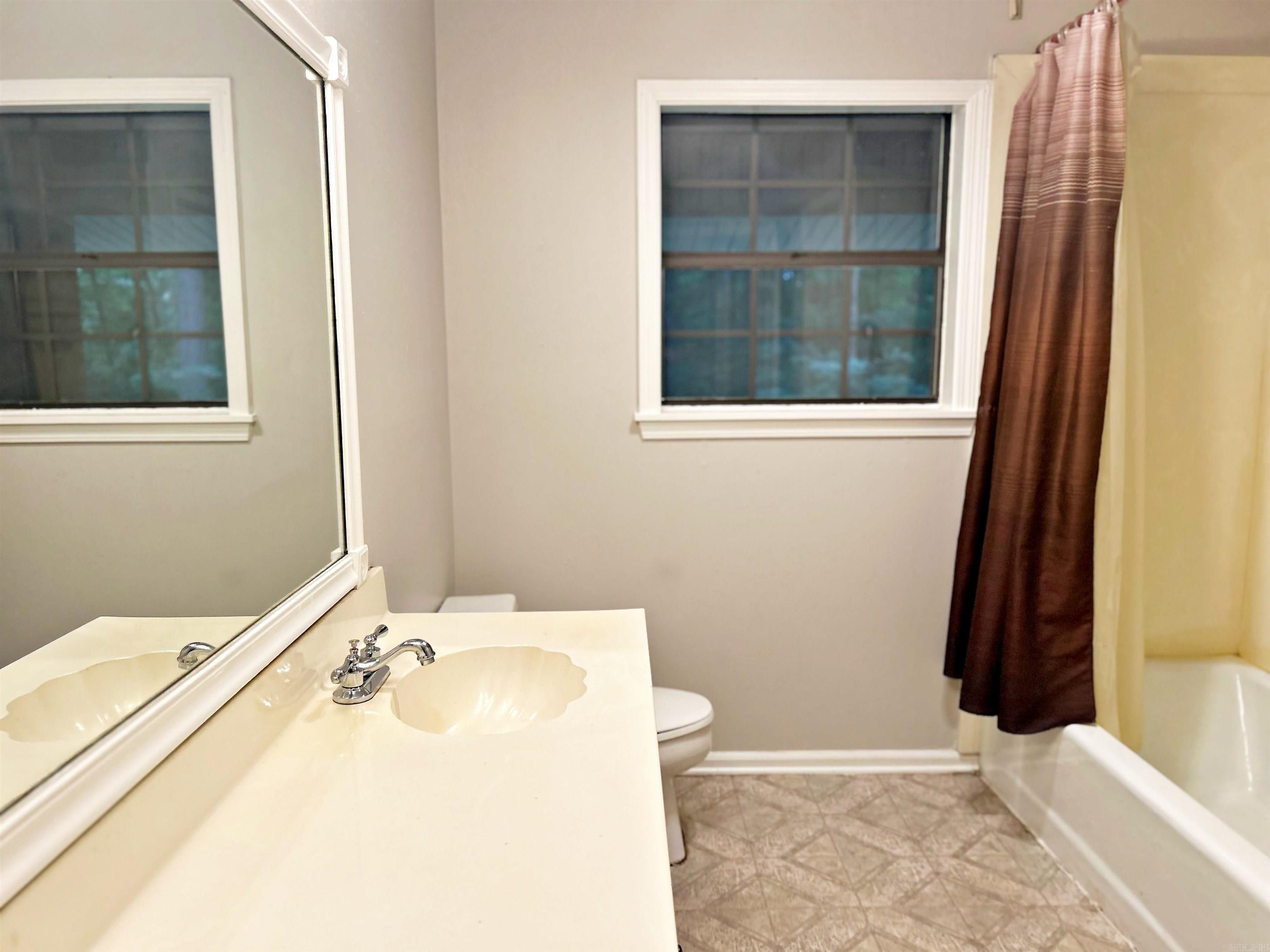 10  Ivy  Arkadelphia, AR