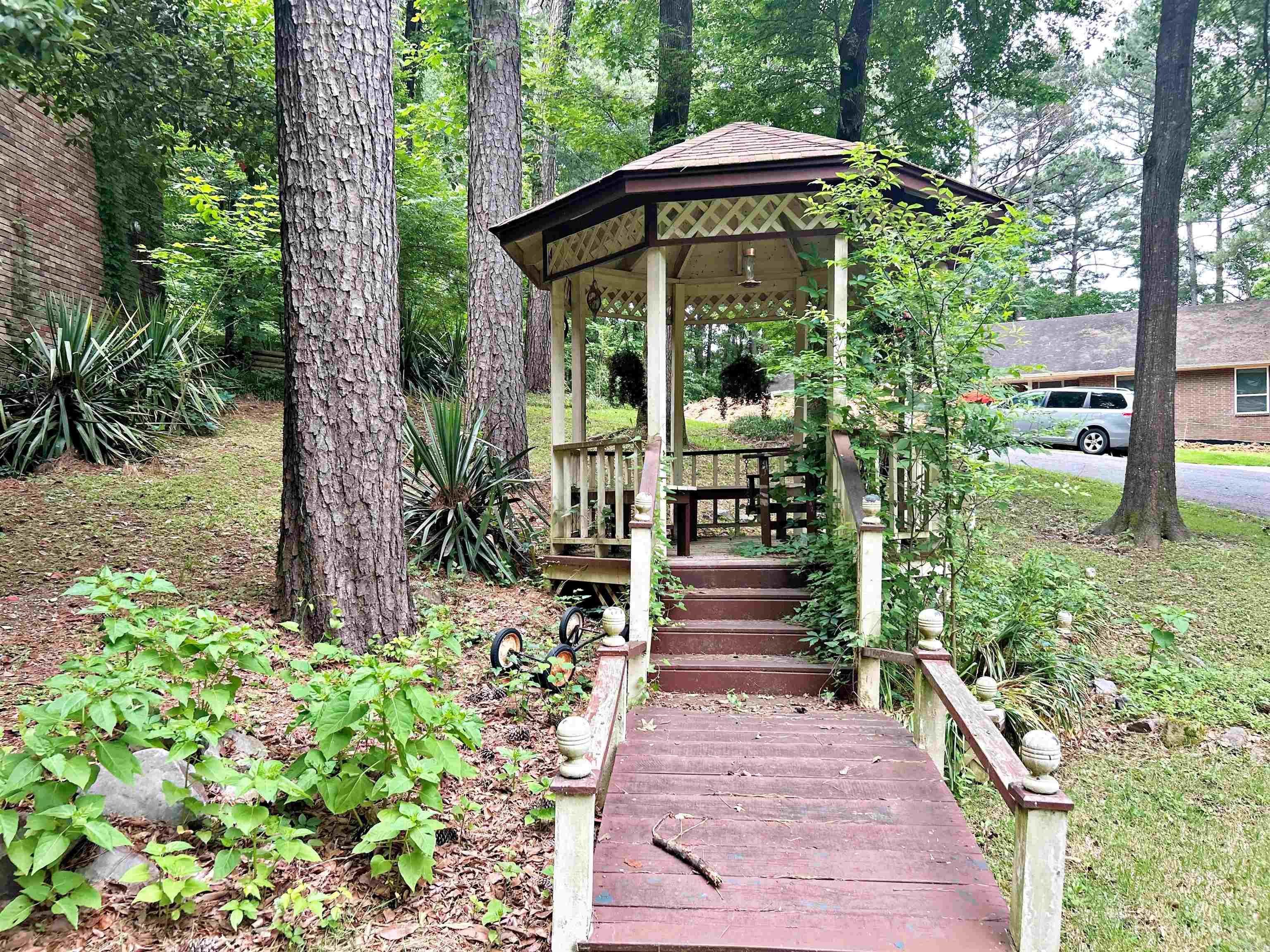 10  Ivy  Arkadelphia, AR