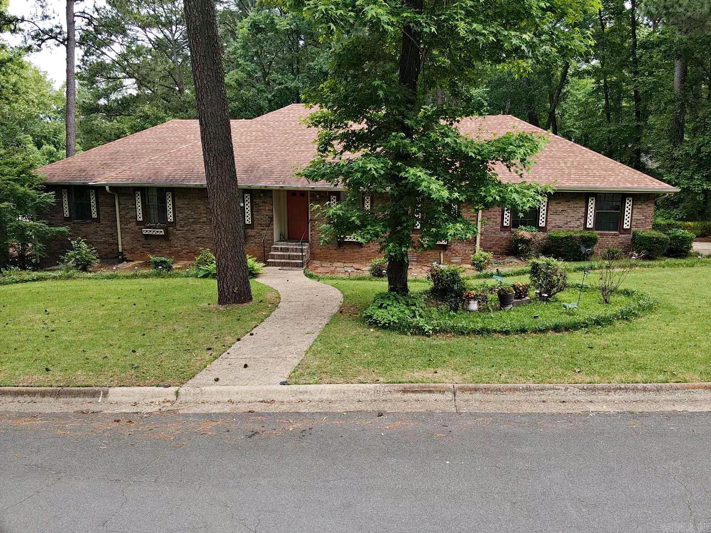 10  Ivy  Arkadelphia, AR