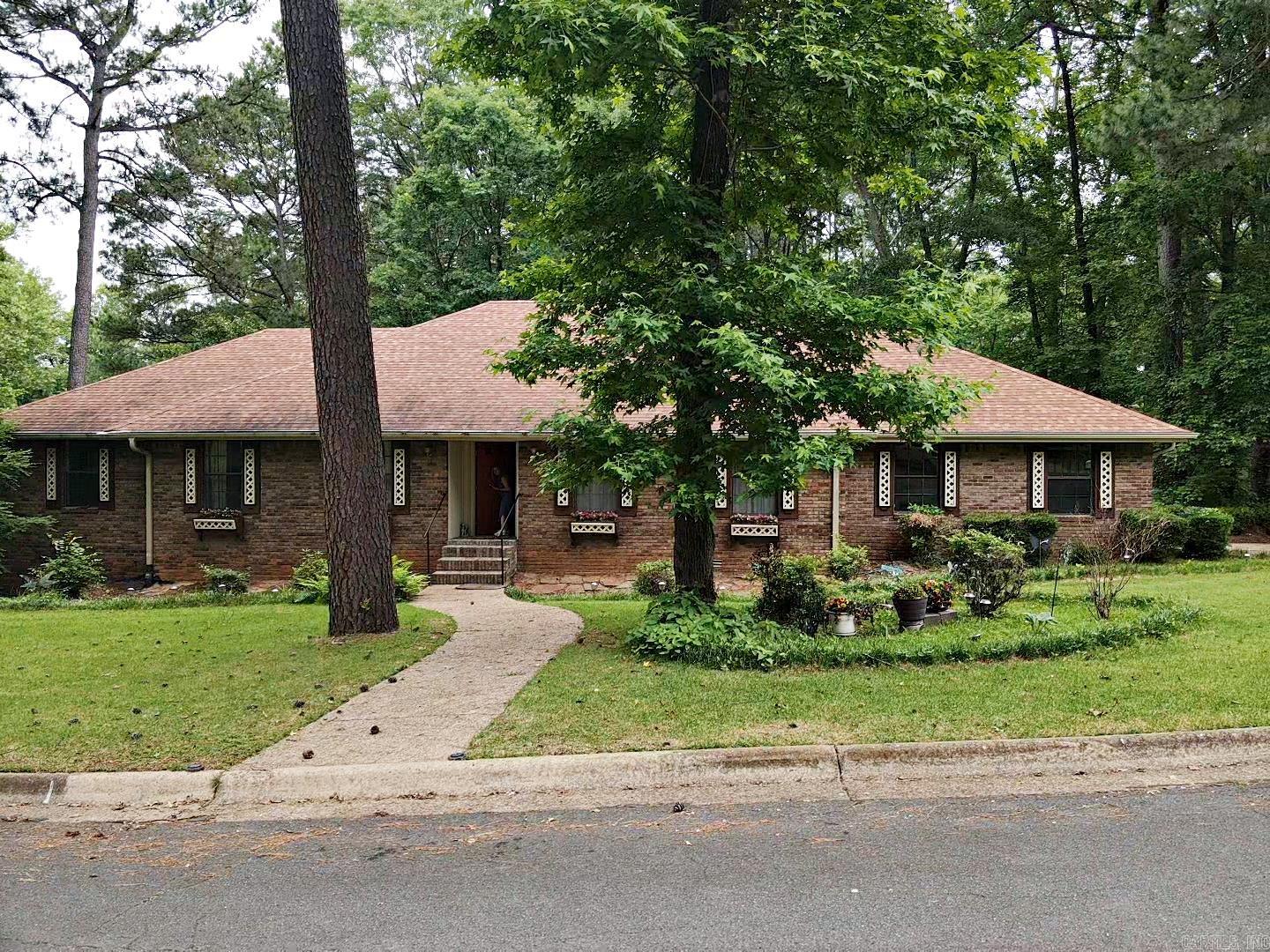 10  Ivy  Arkadelphia, AR