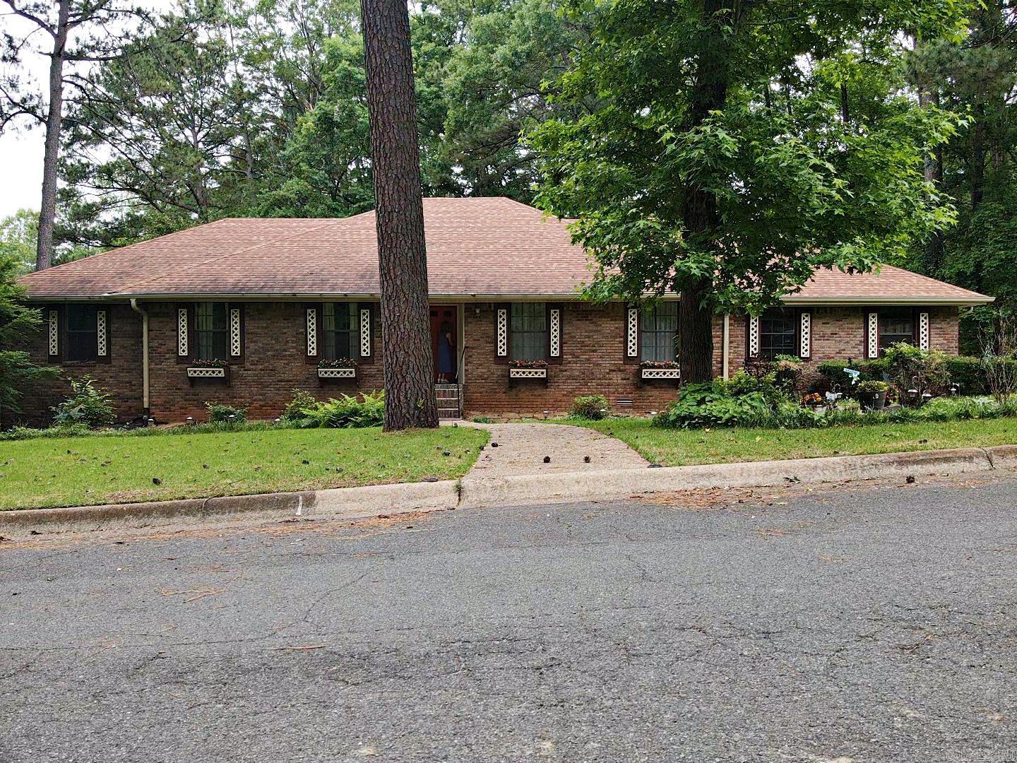 10  Ivy  Arkadelphia, AR