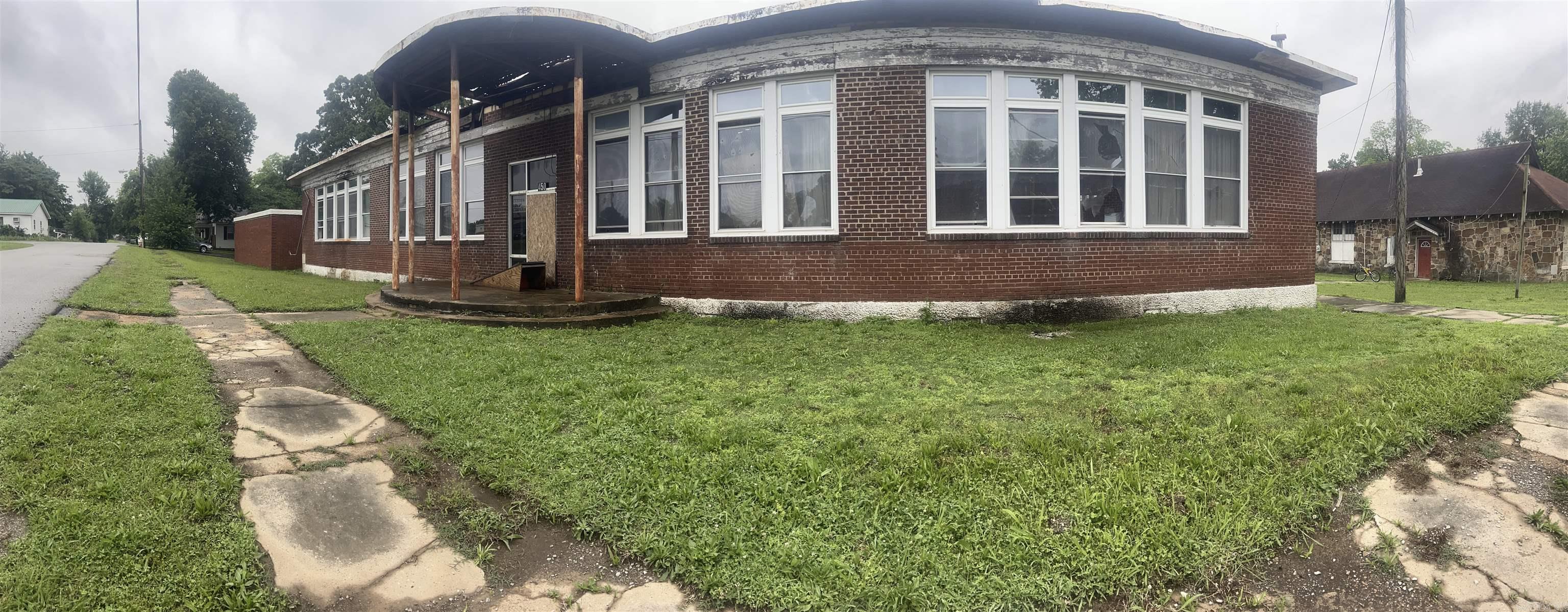 290 W 4th Street  Newark, AR