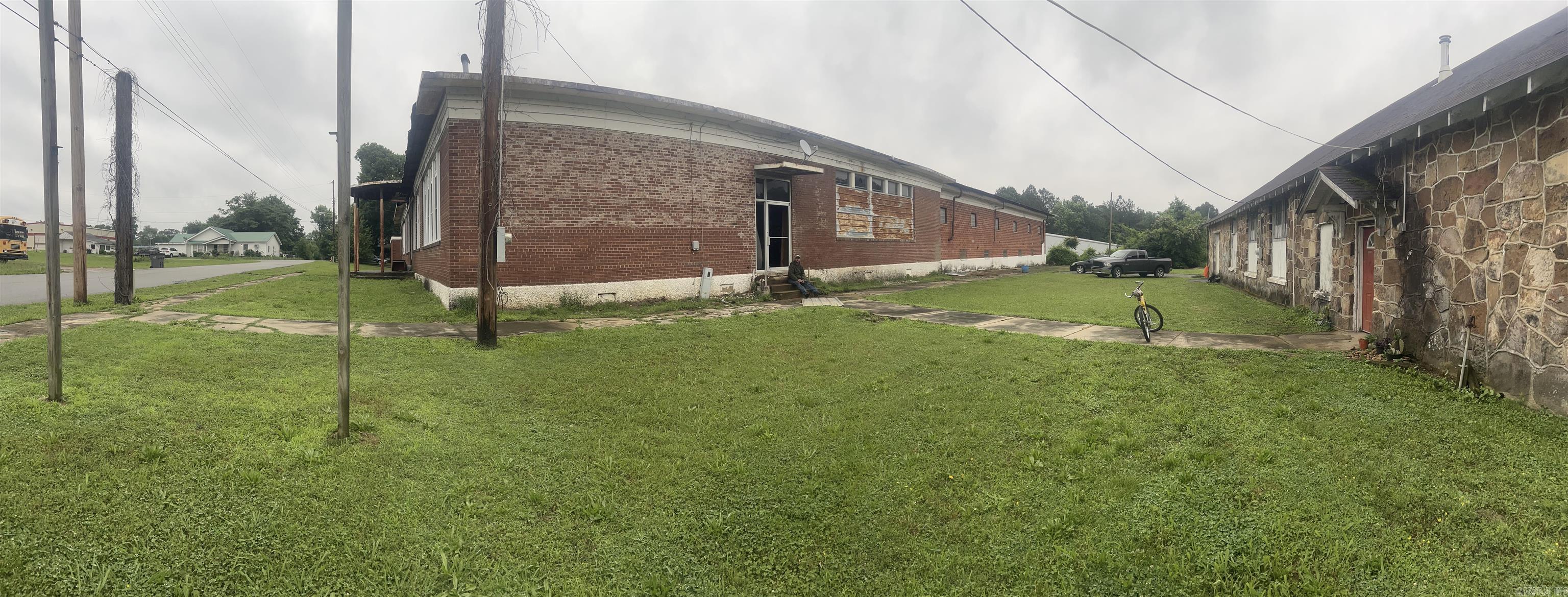 290 W 4th Street  Newark, AR