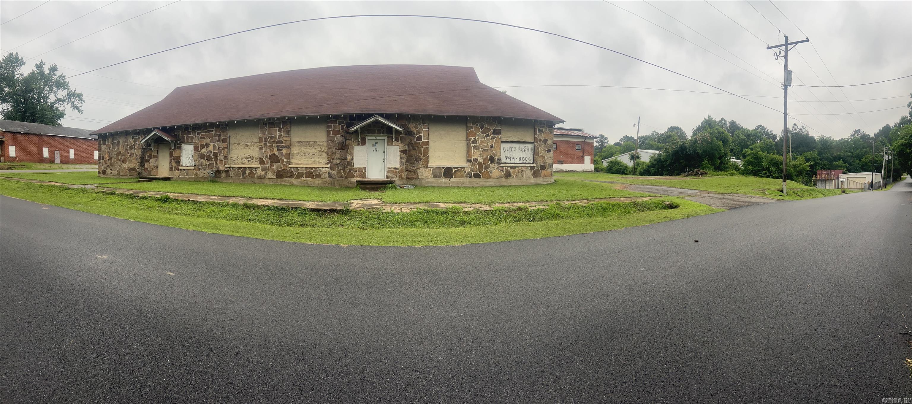 290 W 4th Street  Newark, AR