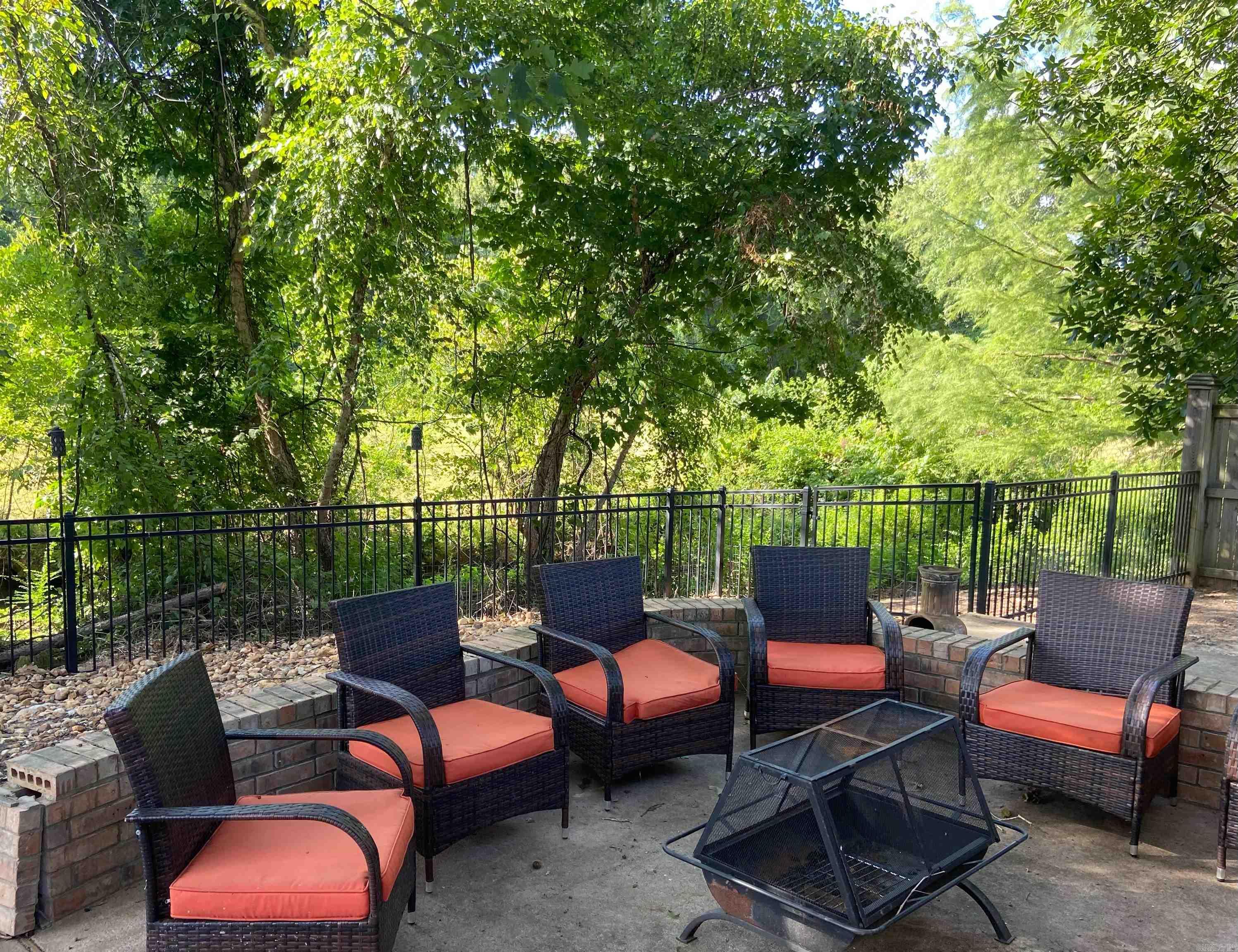 136 Nemours Ct Maumelle, AR 72113