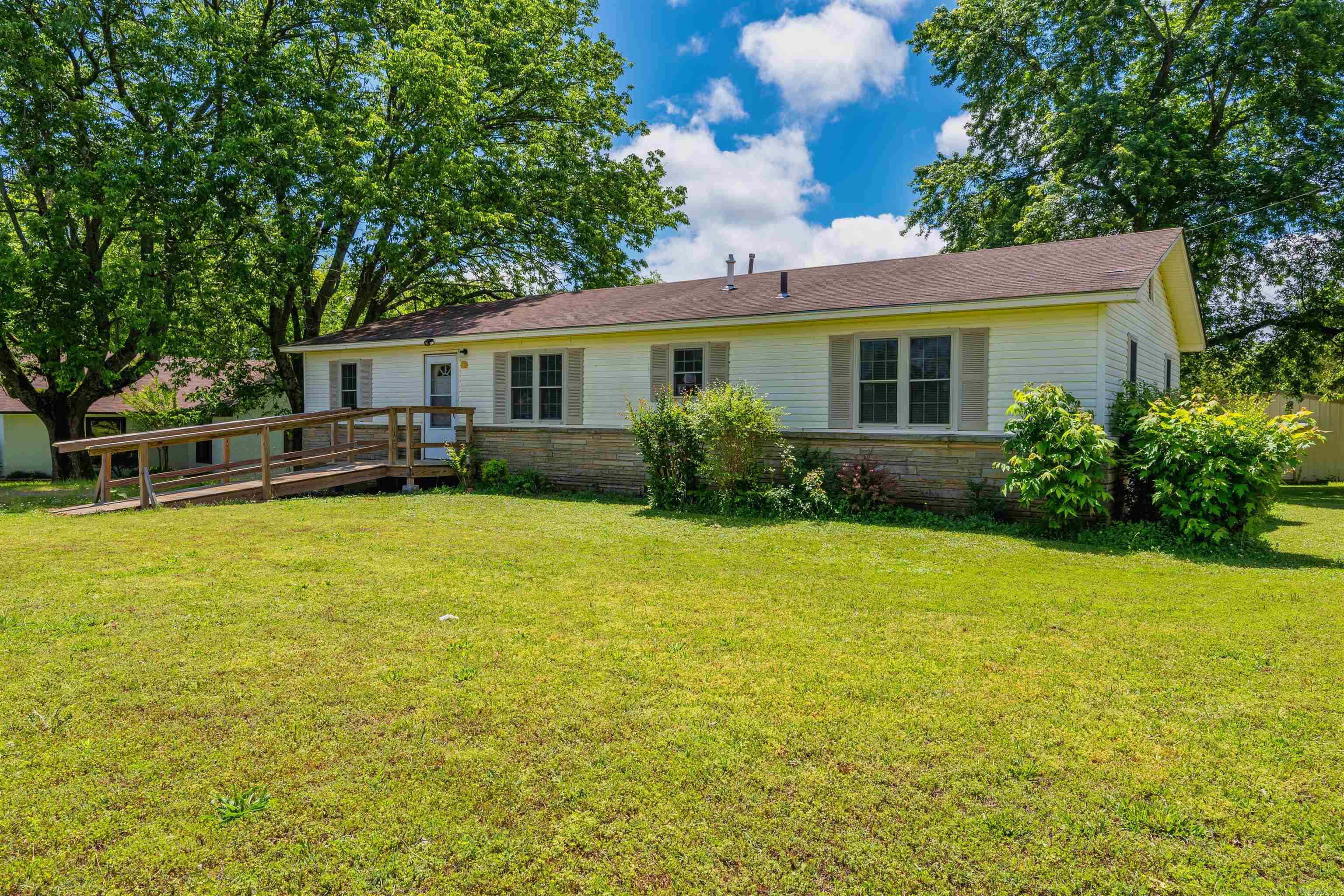 89  Wish St.  Pleasant Plains, AR