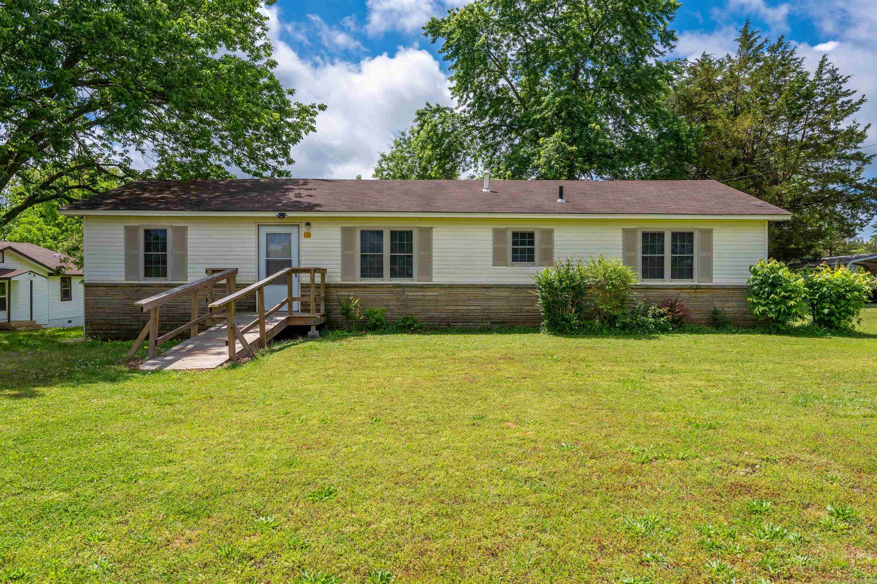 89  Wish St.  Pleasant Plains, AR