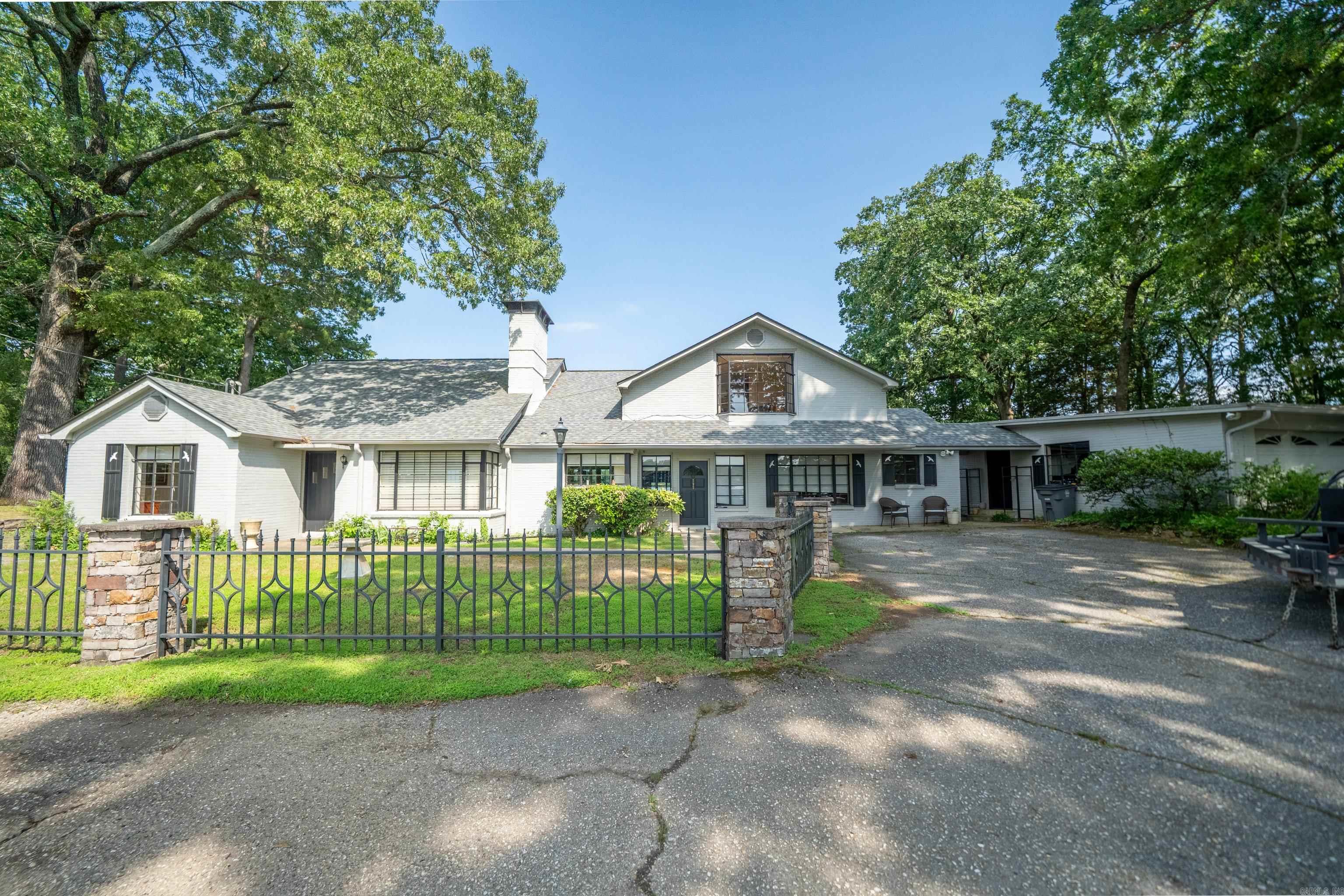 195  PENINSULA  Hot Springs, AR