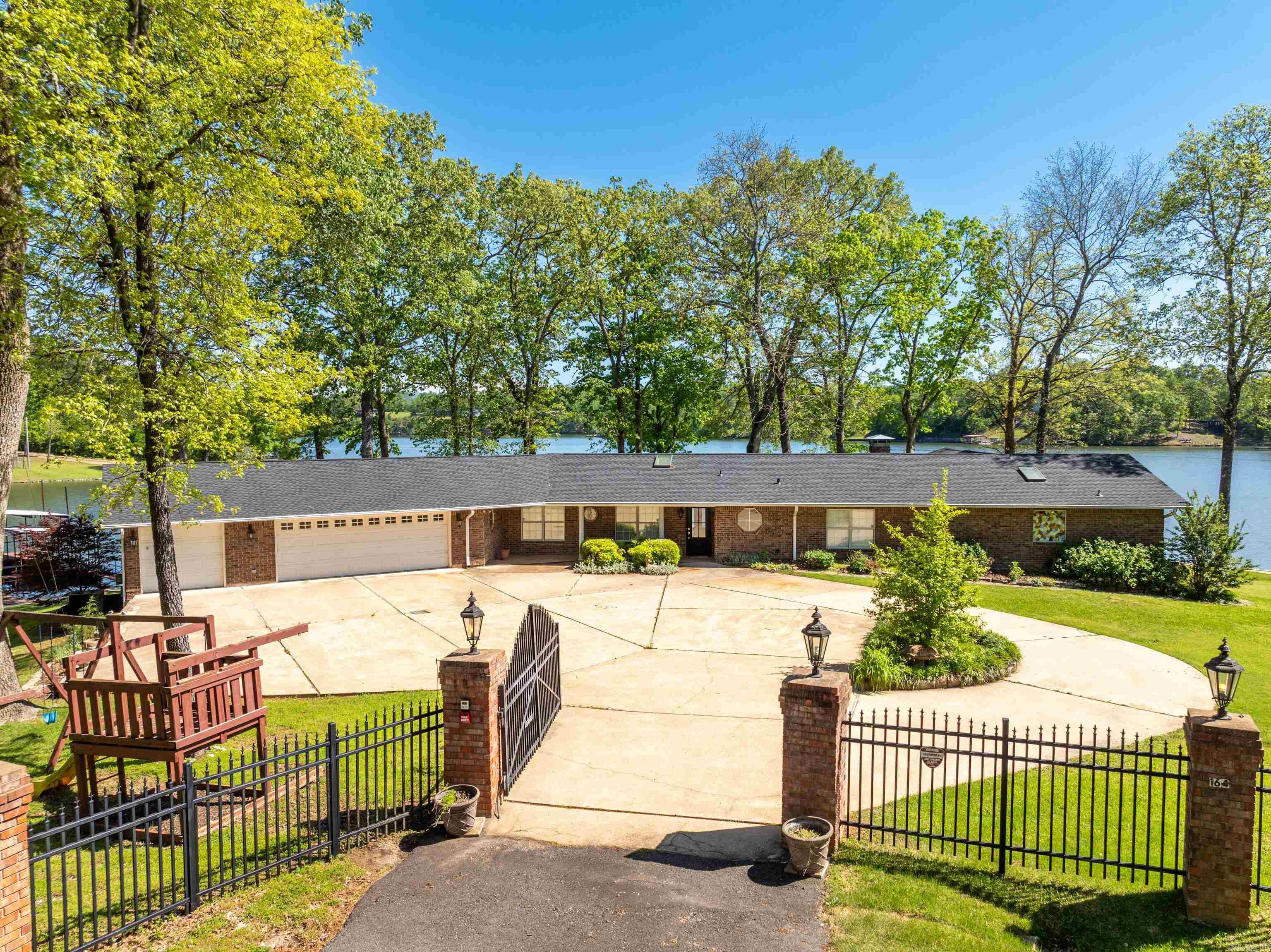 164  Riverside  Hot Springs, AR
