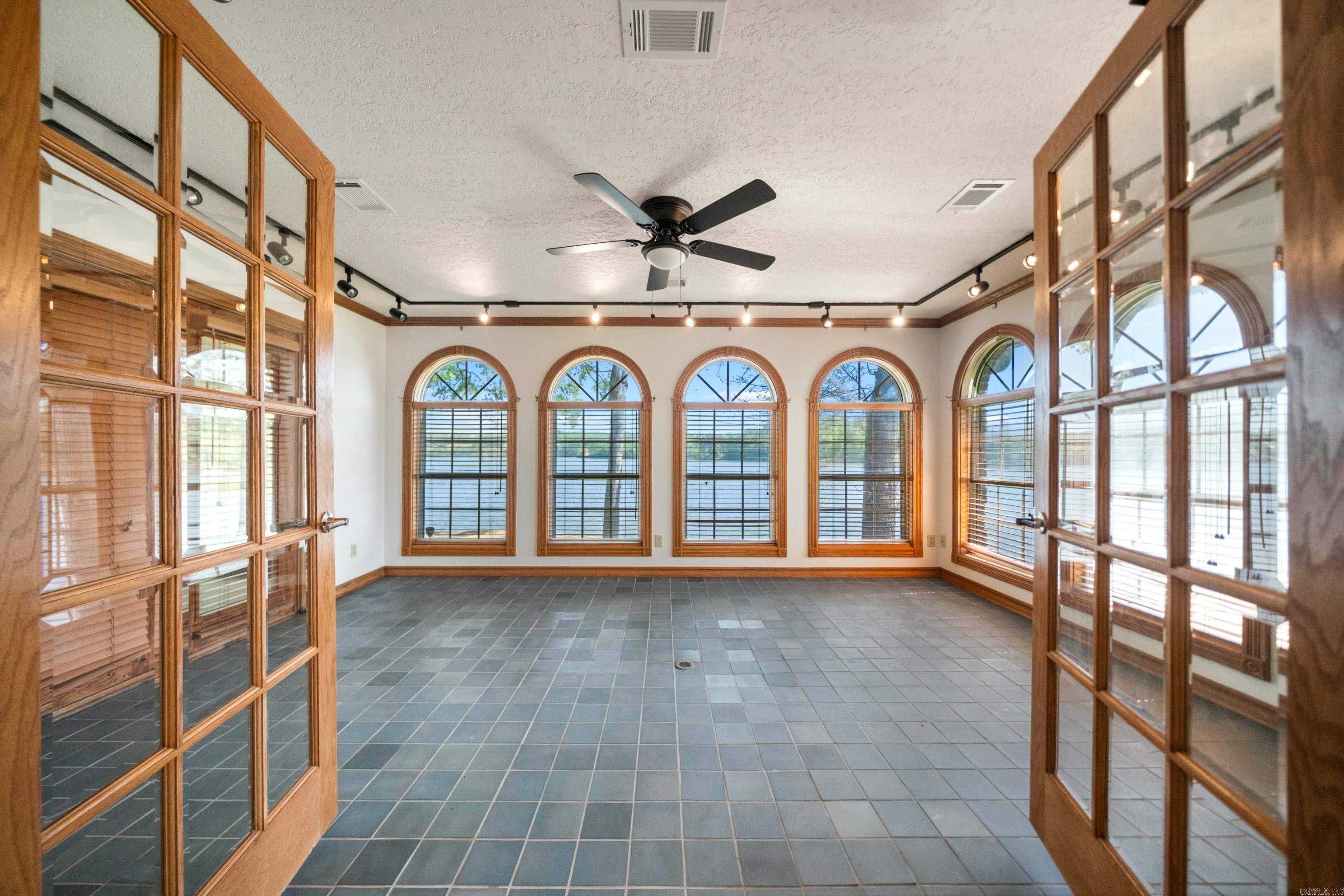 164  Riverside  Hot Springs, AR