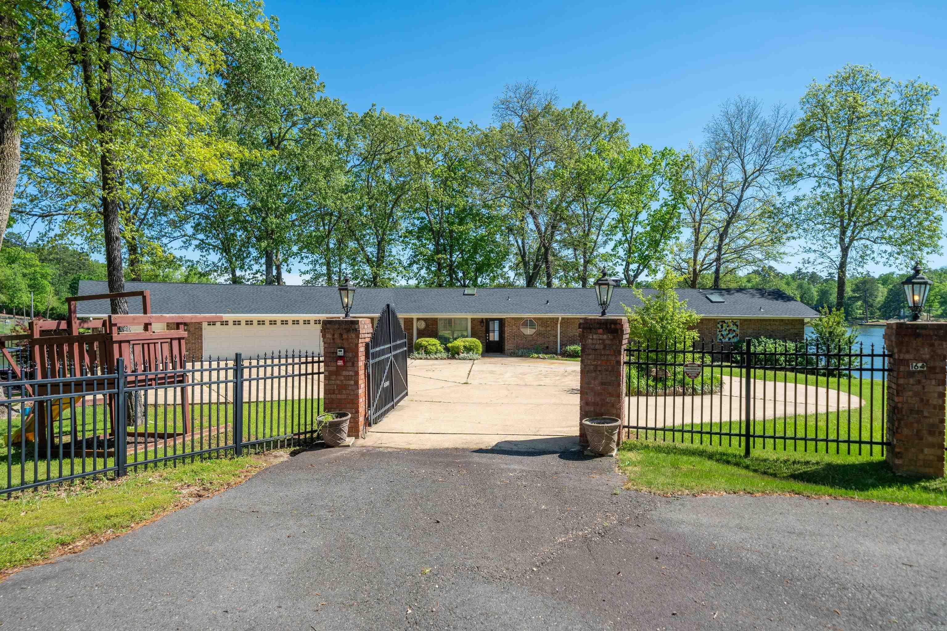 164  Riverside  Hot Springs, AR