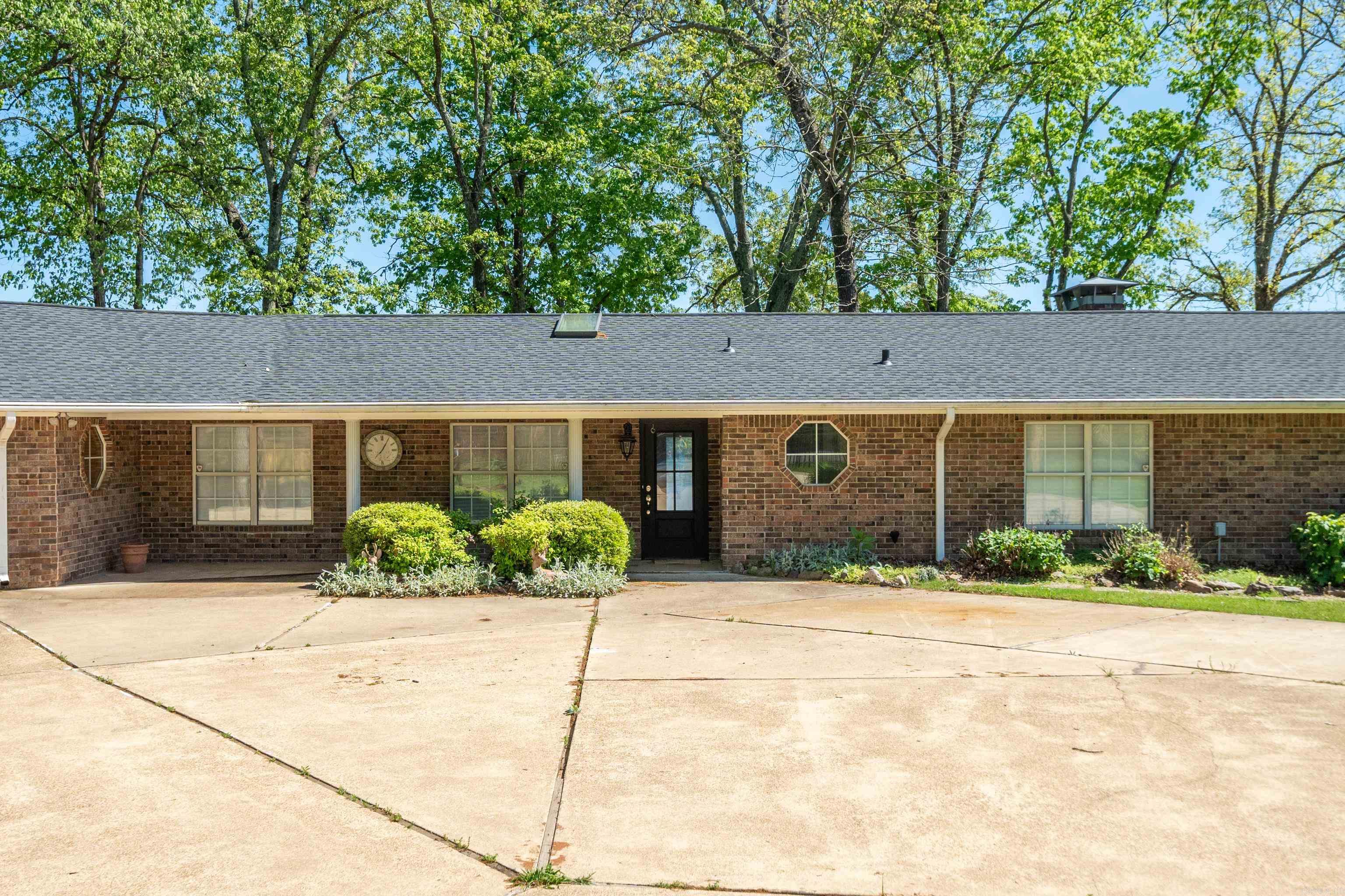 164  Riverside  Hot Springs, AR