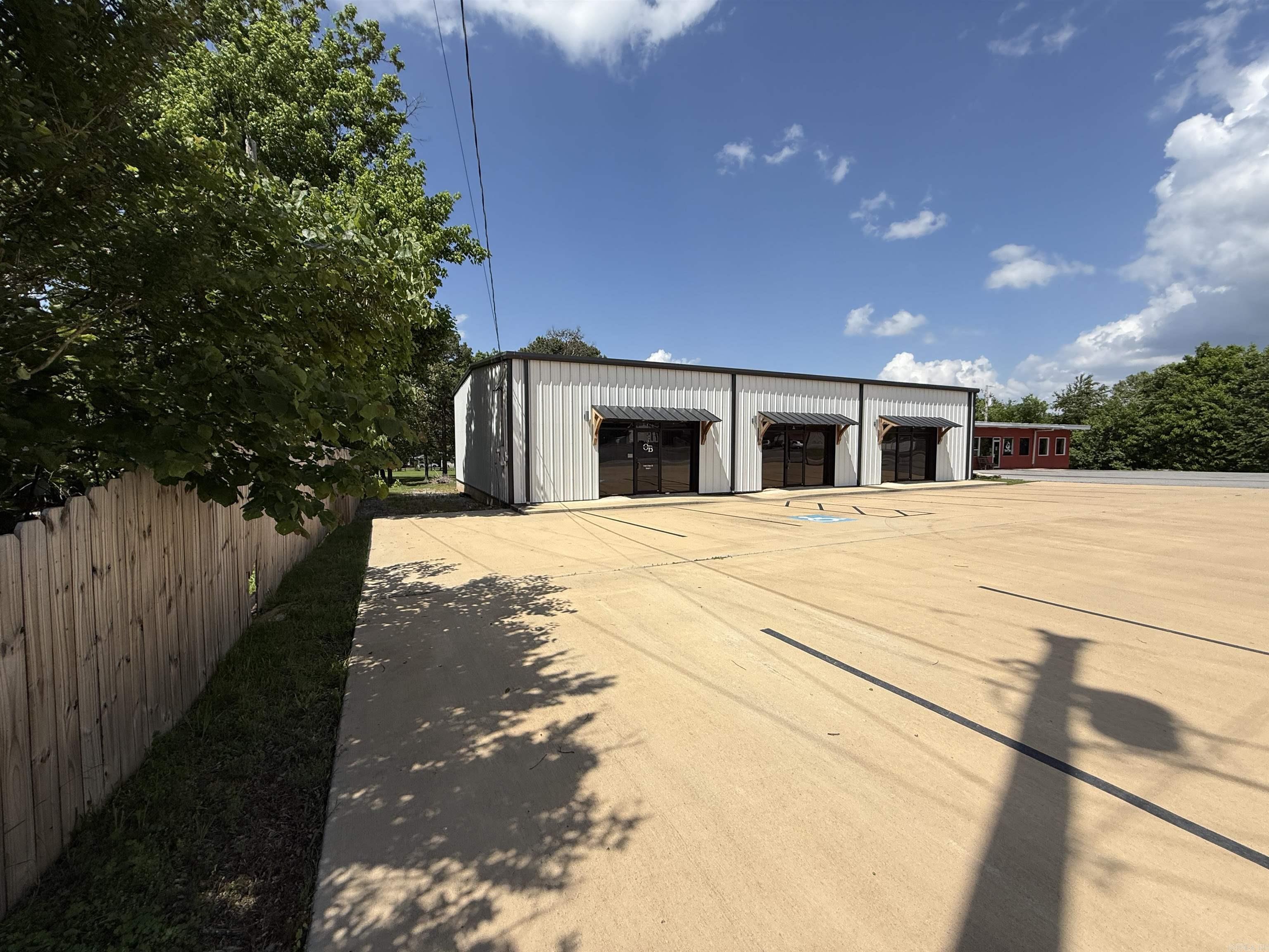 1195 E Main  Melbourne, AR