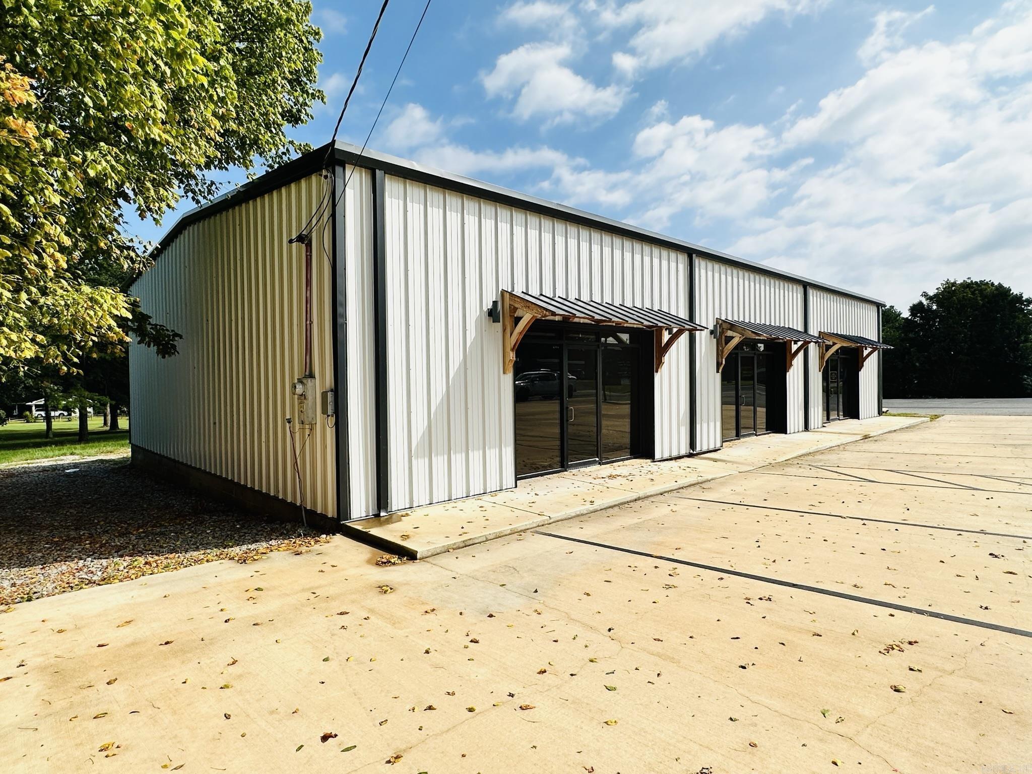 1195 E Main  Melbourne, AR