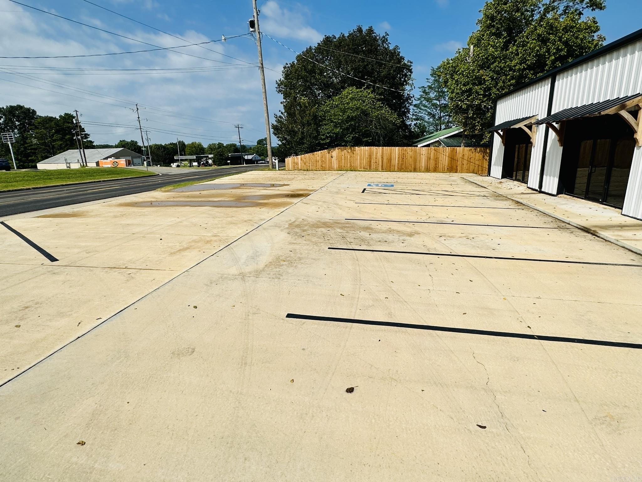 1195 E Main  Melbourne, AR