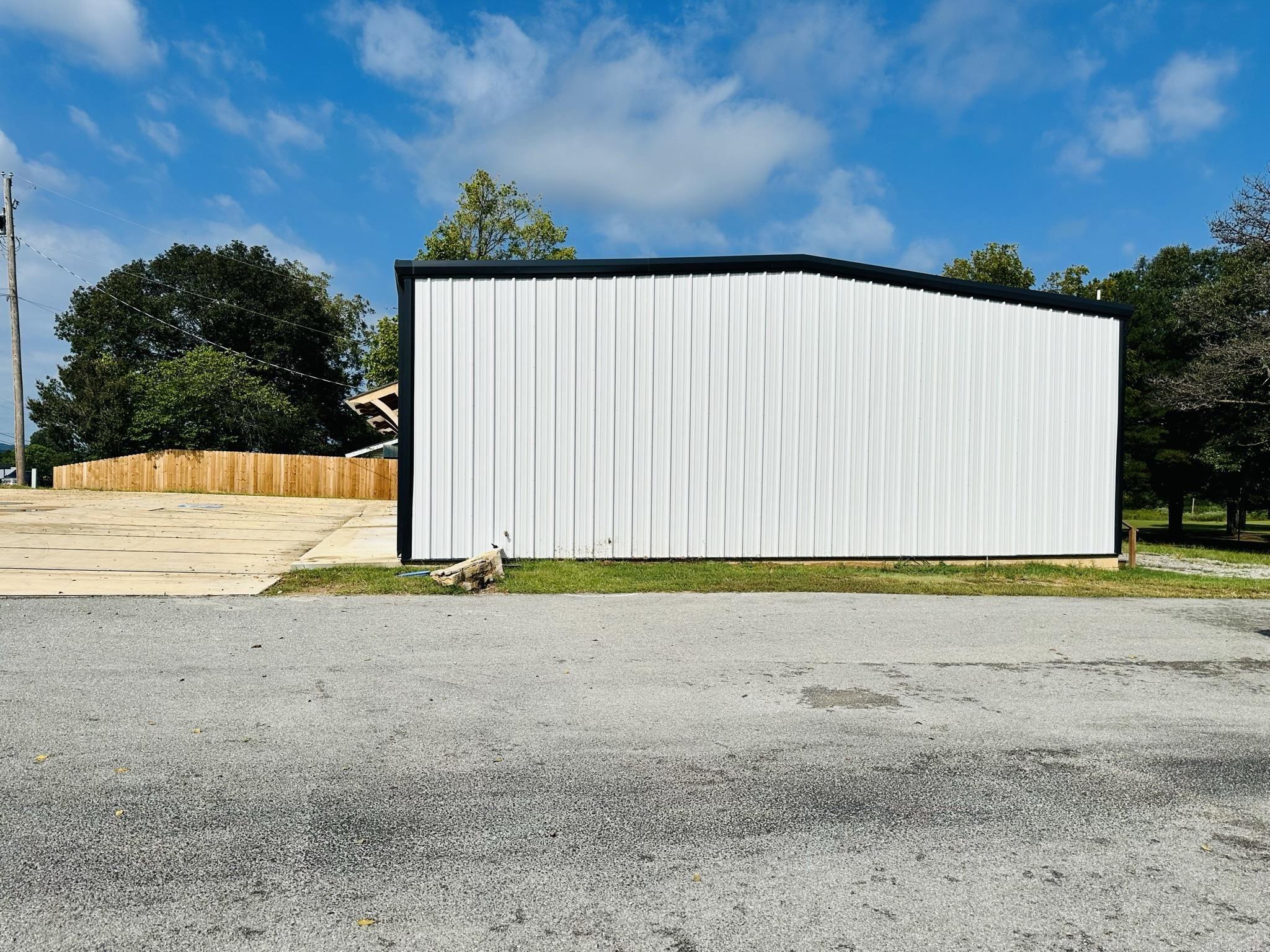 1195 E Main  Melbourne, AR