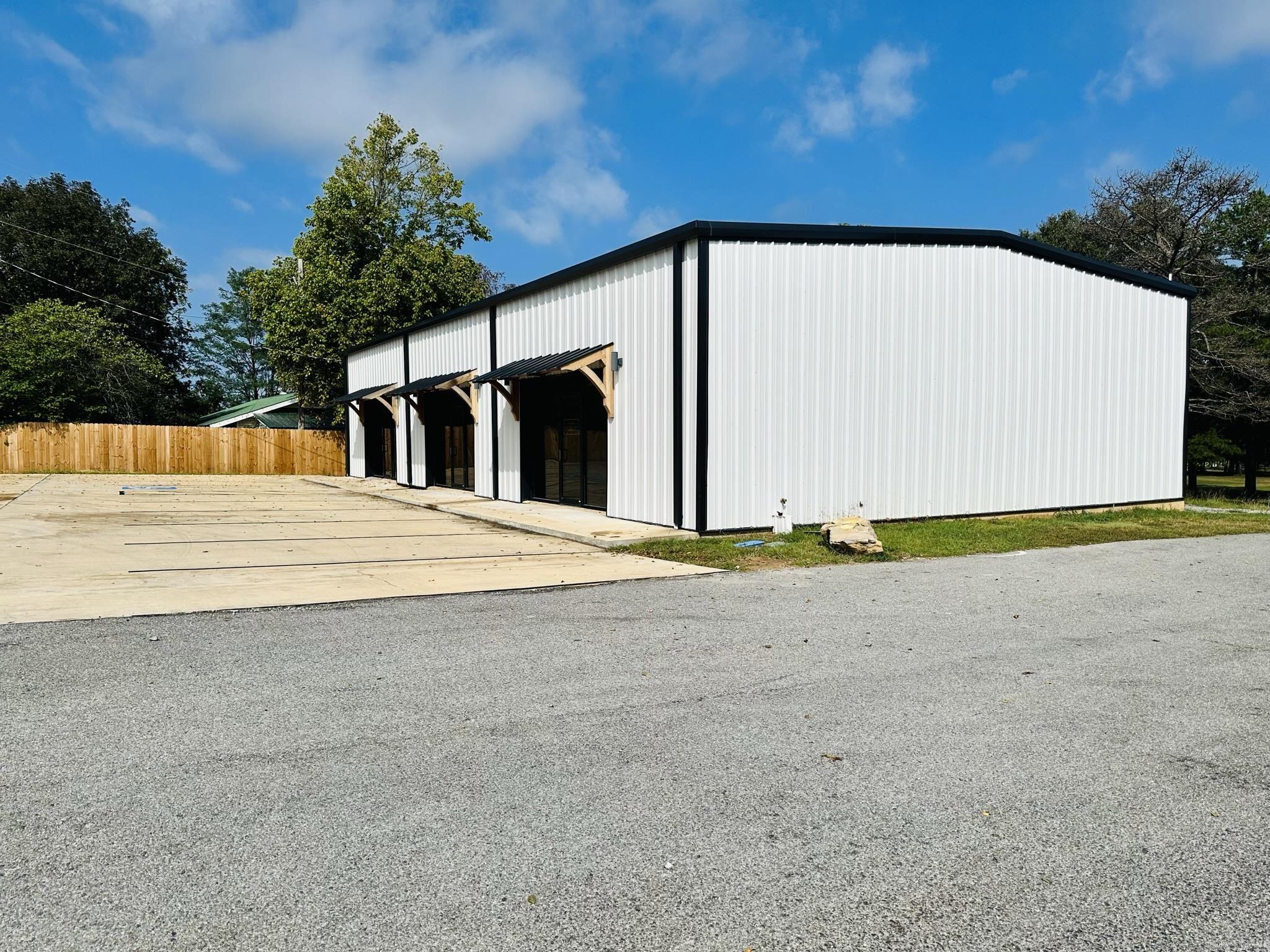 1195 E Main  Melbourne, AR