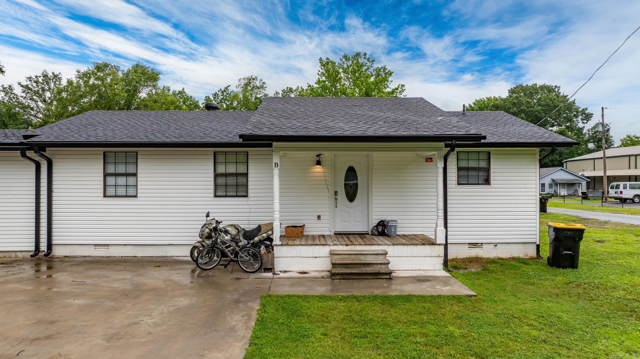 30  Center St, A & B  Mayflower, AR